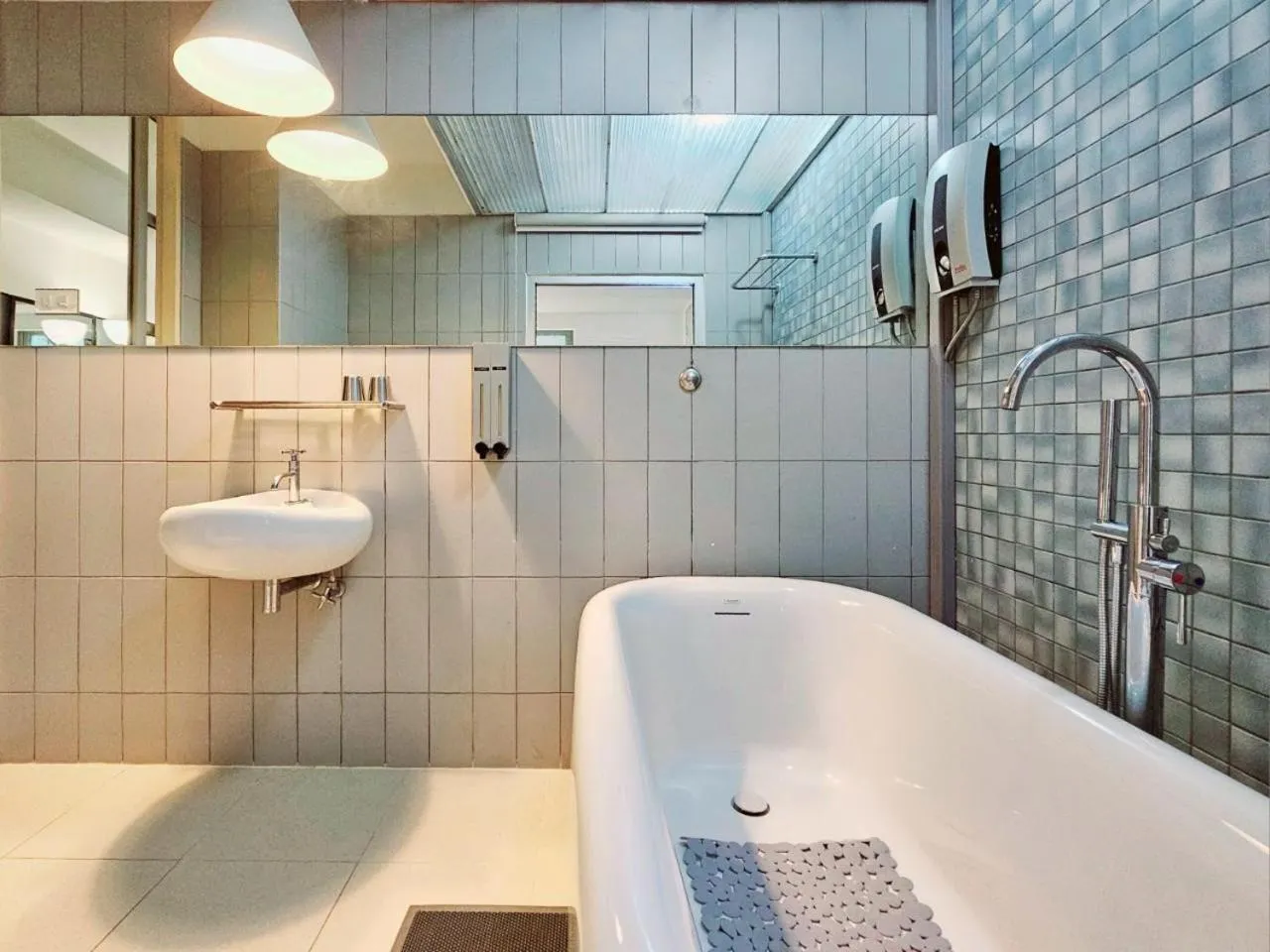 Bathroom in Somewhere to Escape - Hometel