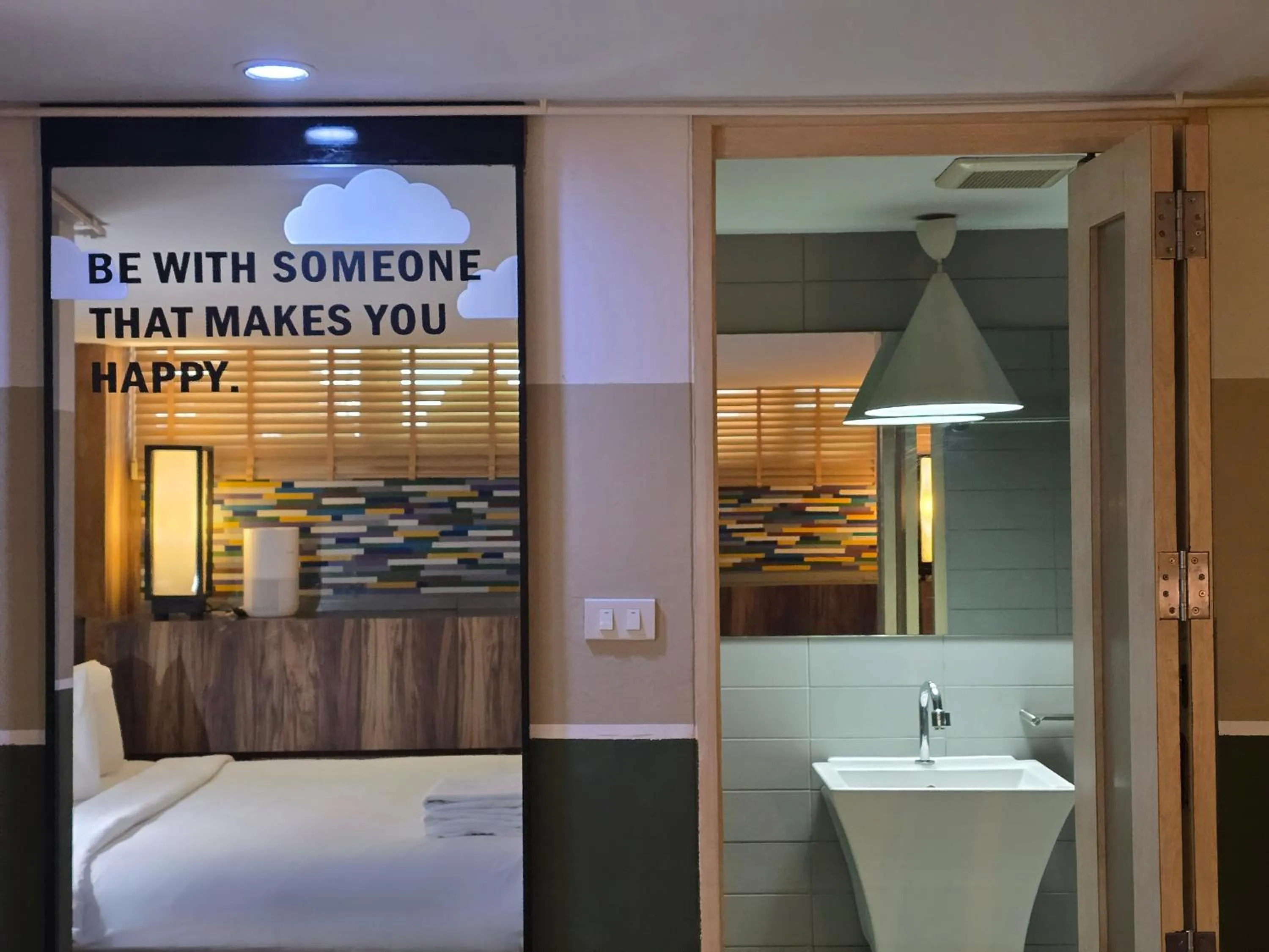 Bed in Somewhere to Escape - Hometel