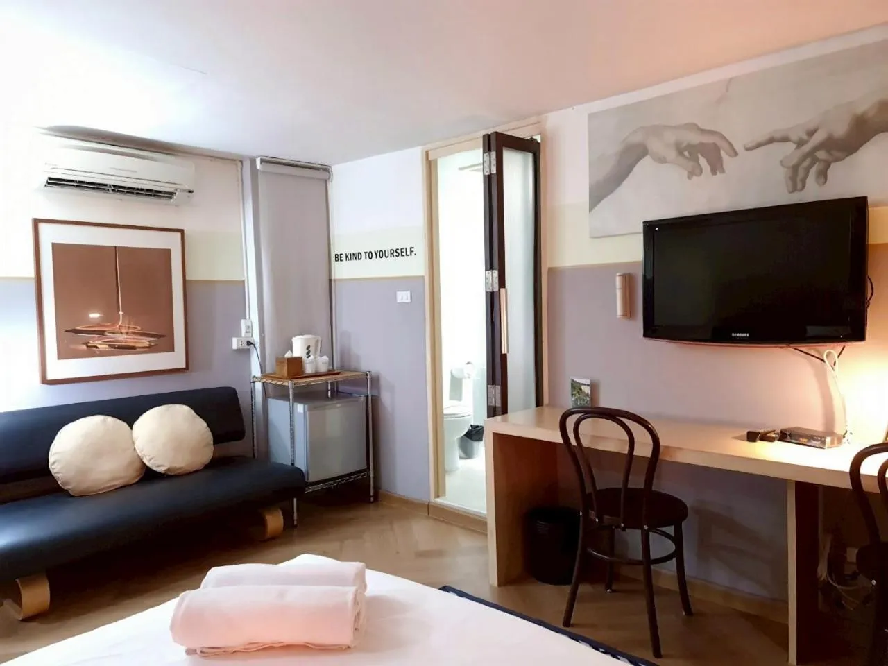 Bathroom, Bed in Somewhere to Escape - Hometel