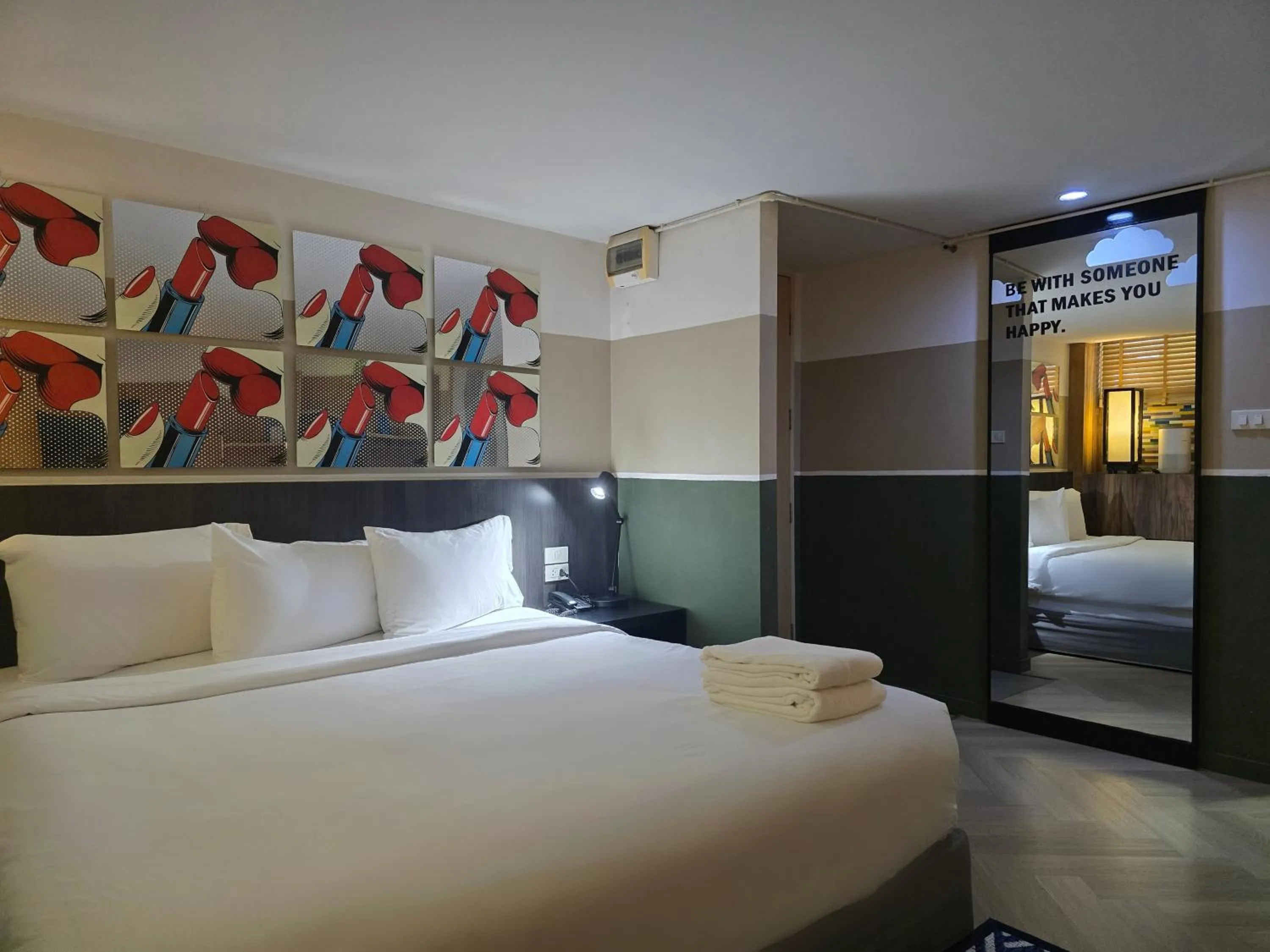 Bed in Somewhere to Escape - Hometel