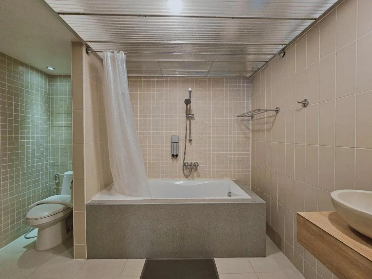 Bathroom in Somewhere to Escape - Hometel