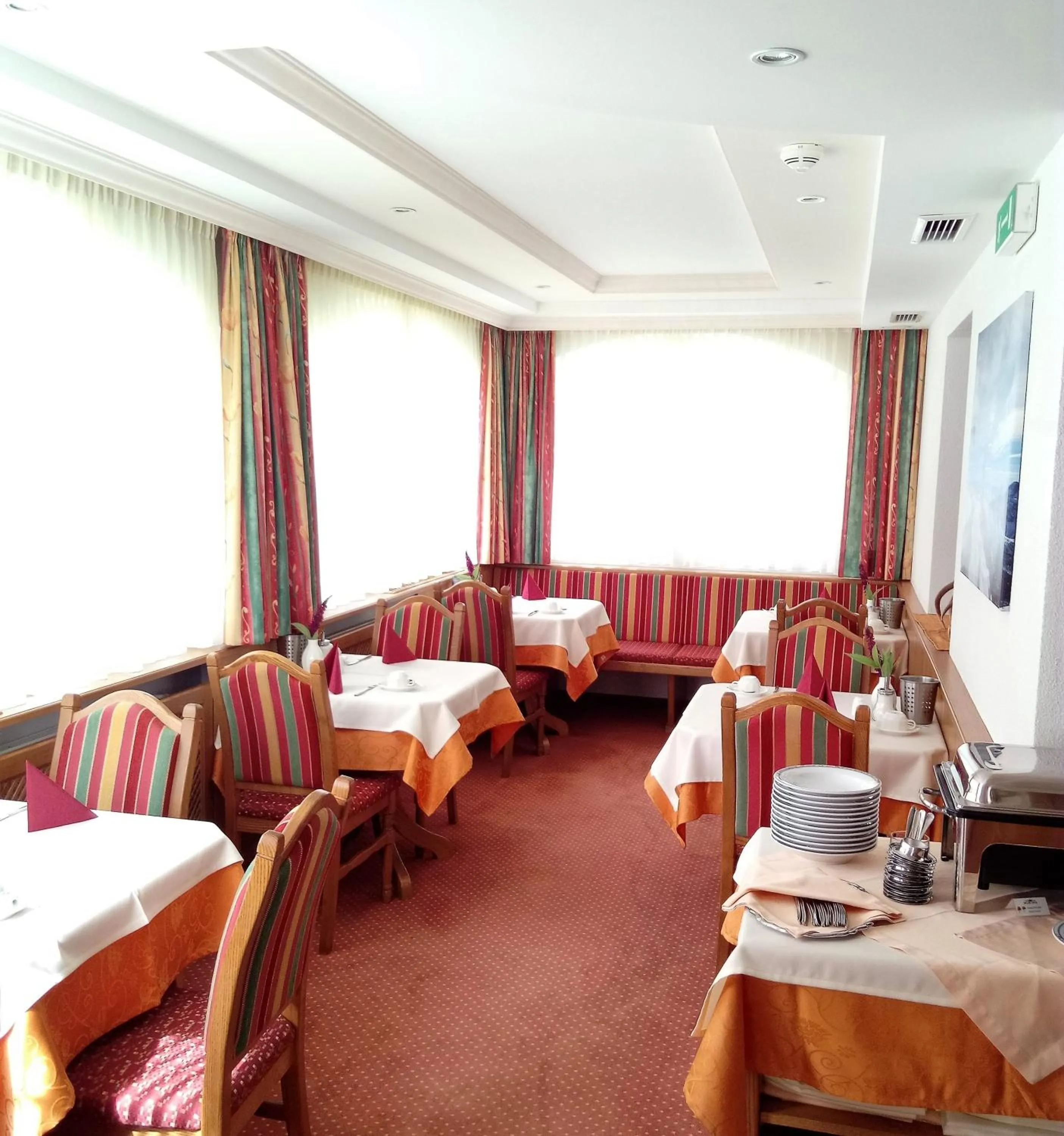 Restaurant/places to eat in Hotel Garni Martina