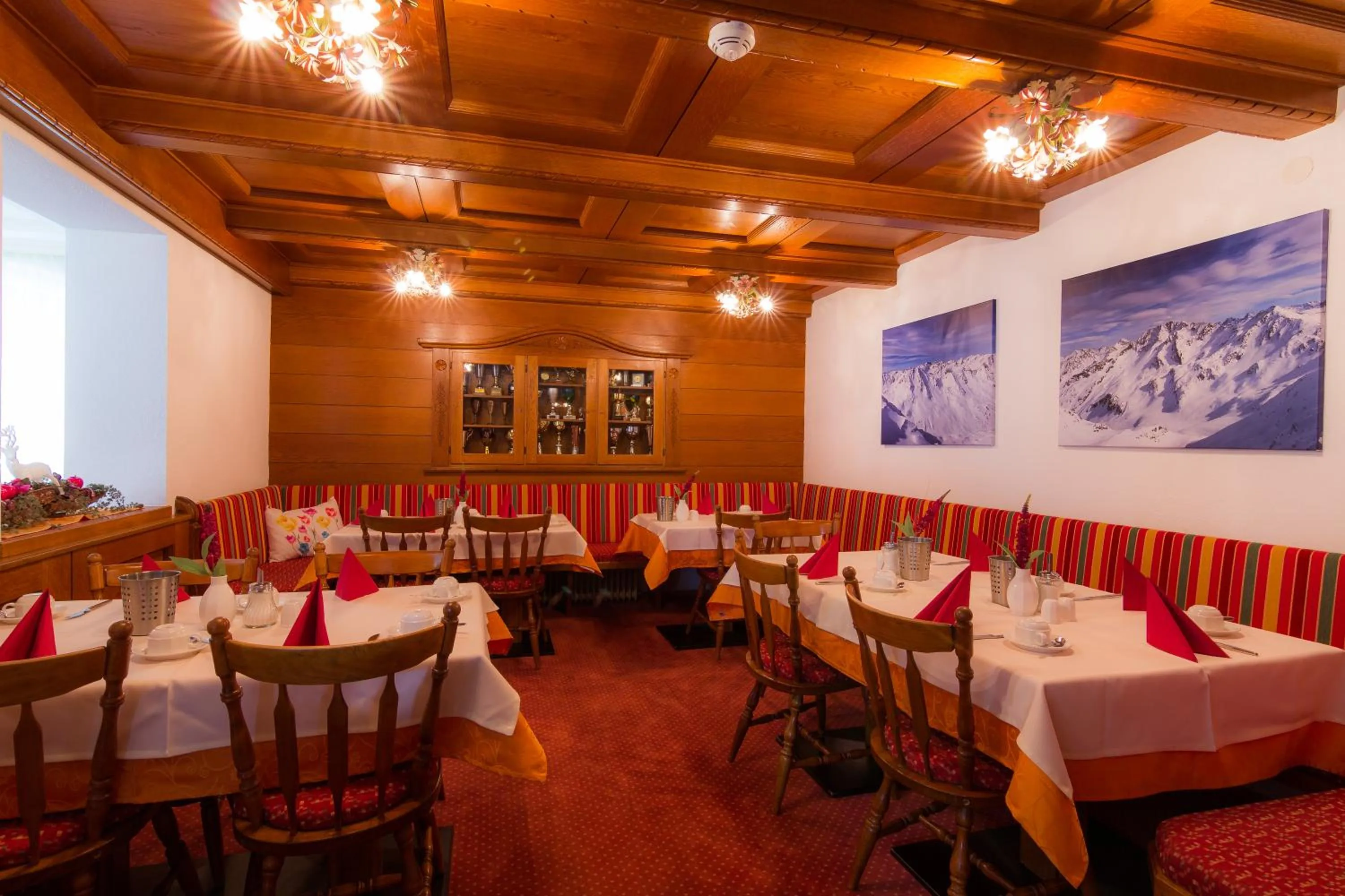 Restaurant/places to eat in Hotel Garni Martina