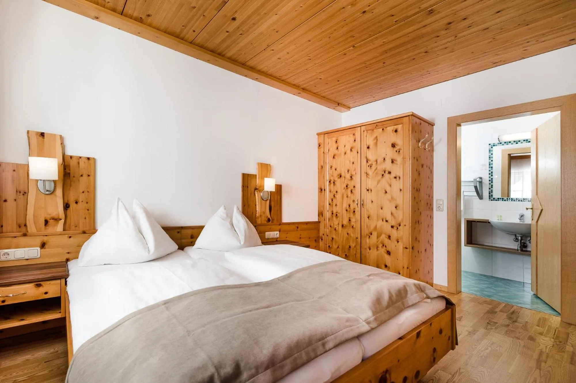 Photo of the whole room, Bed in Hotel Langeck