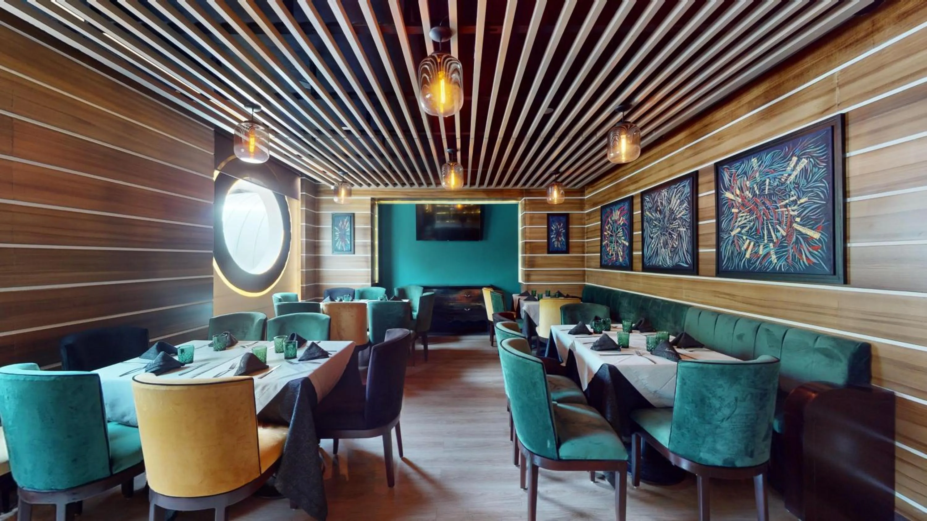 Restaurant/places to eat in Marquis SkySuites