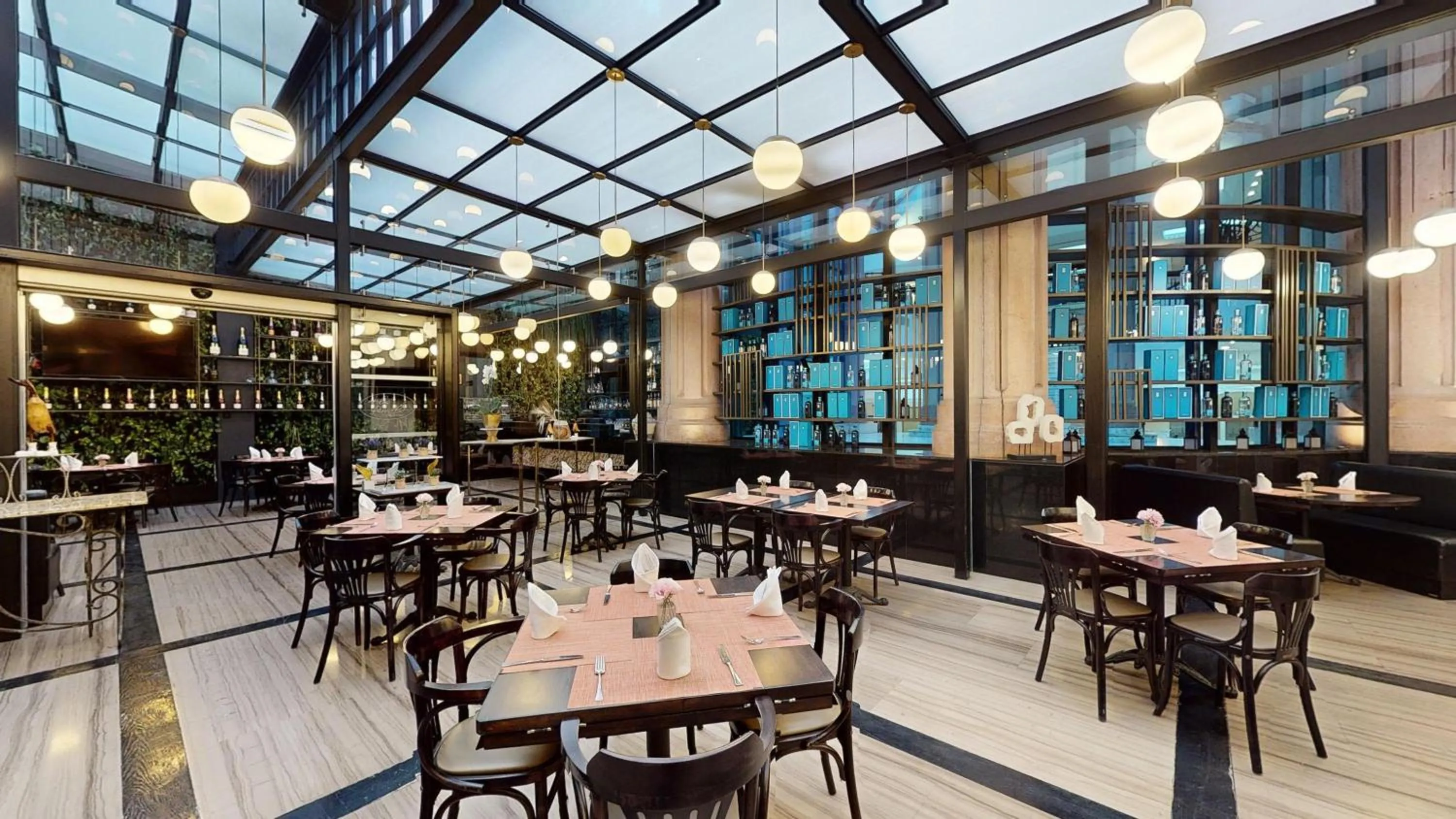 Restaurant/places to eat in Marquis SkySuites