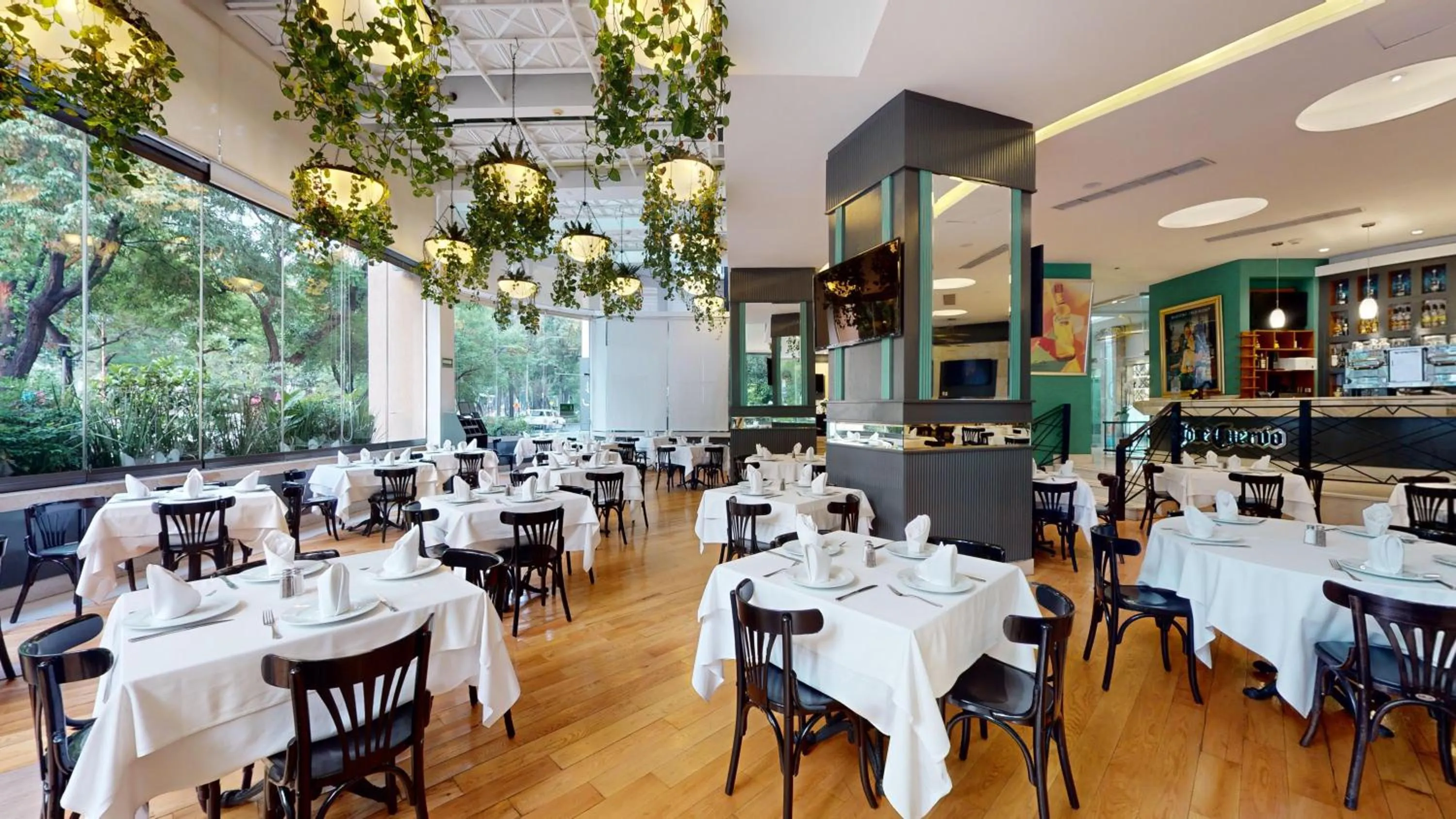 Restaurant/places to eat in Marquis SkySuites