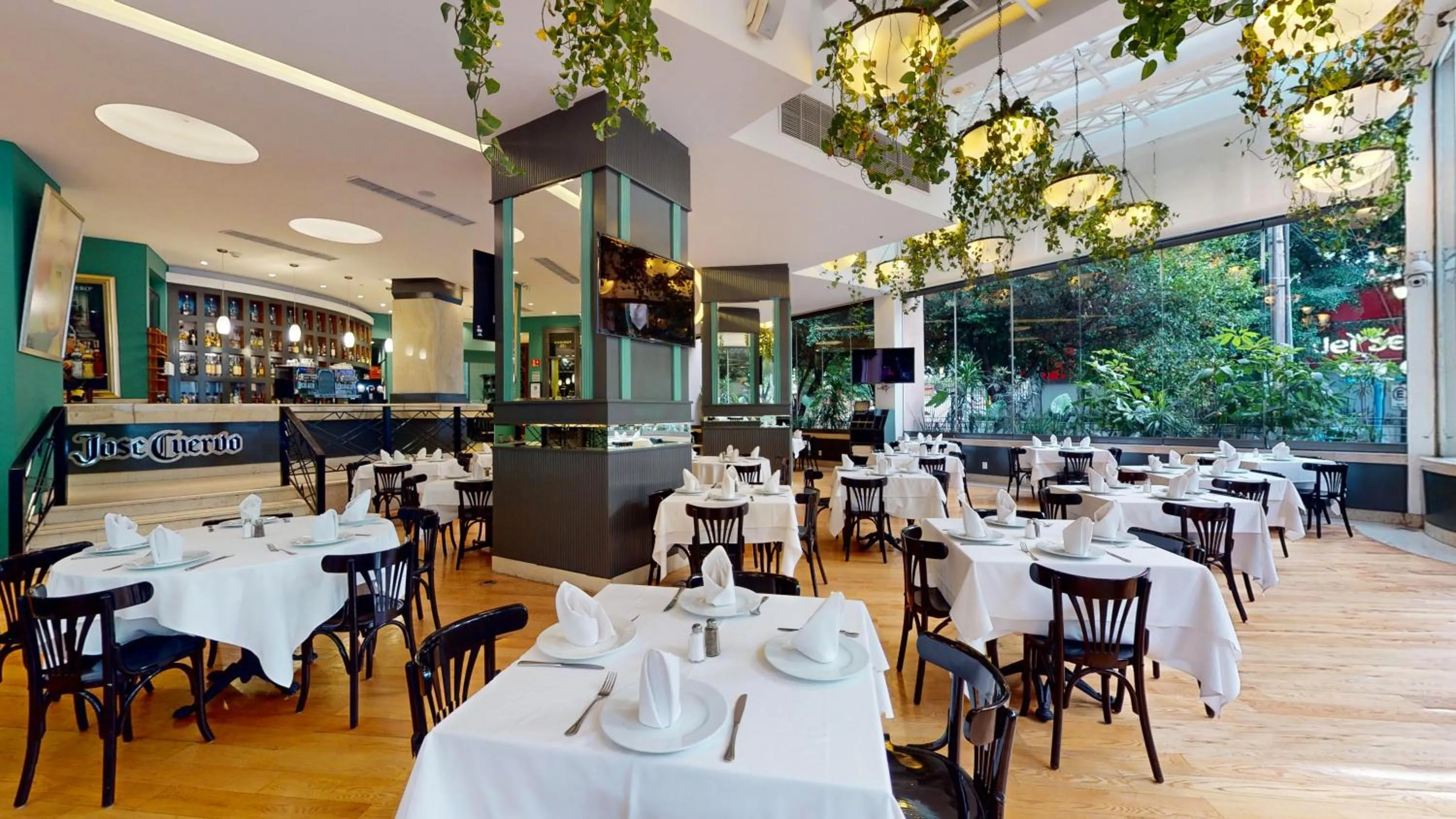 Restaurant/places to eat in Marquis SkySuites