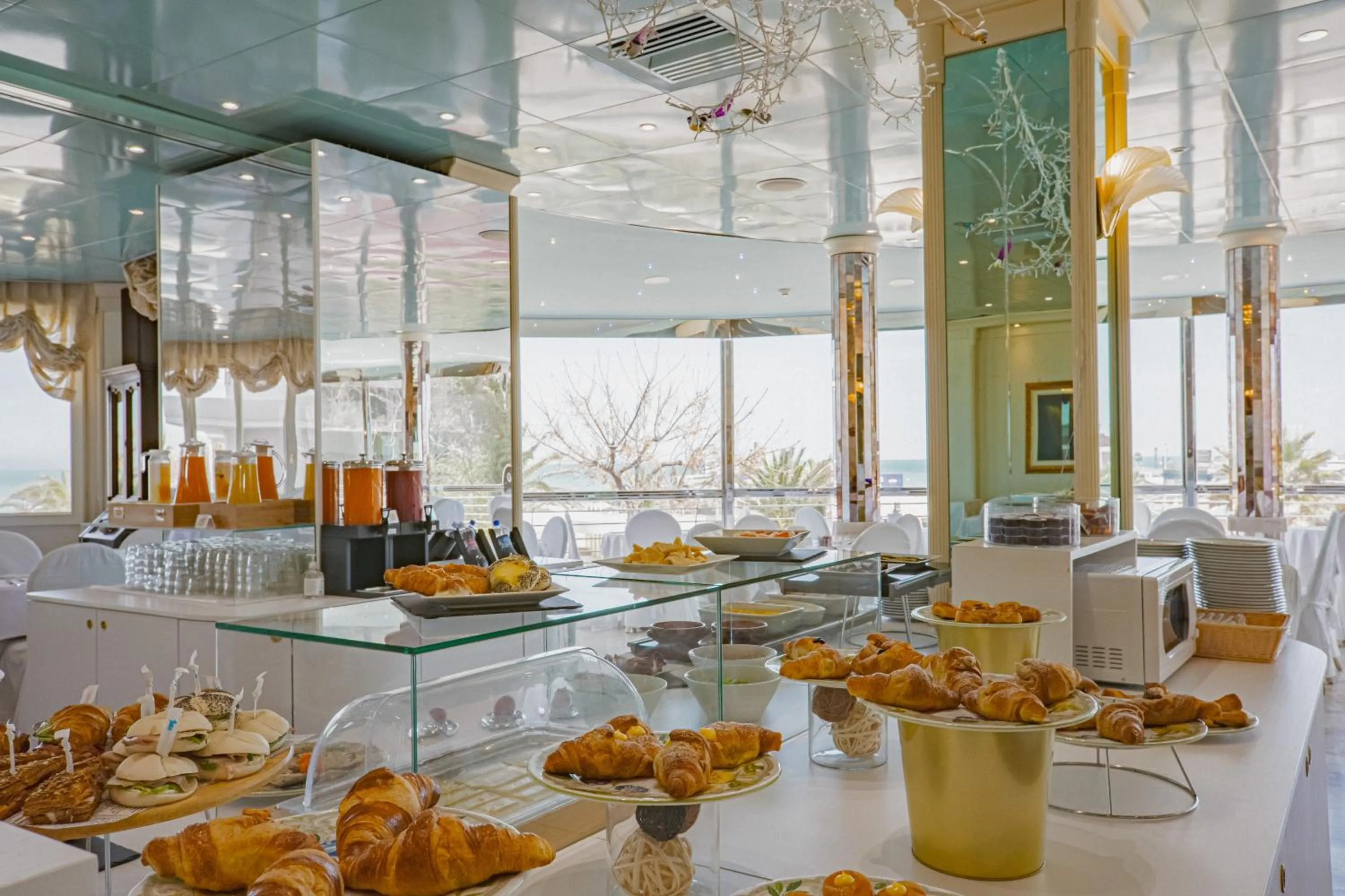 Breakfast in Hotel Des Nations - Vintage Hotel sul mare