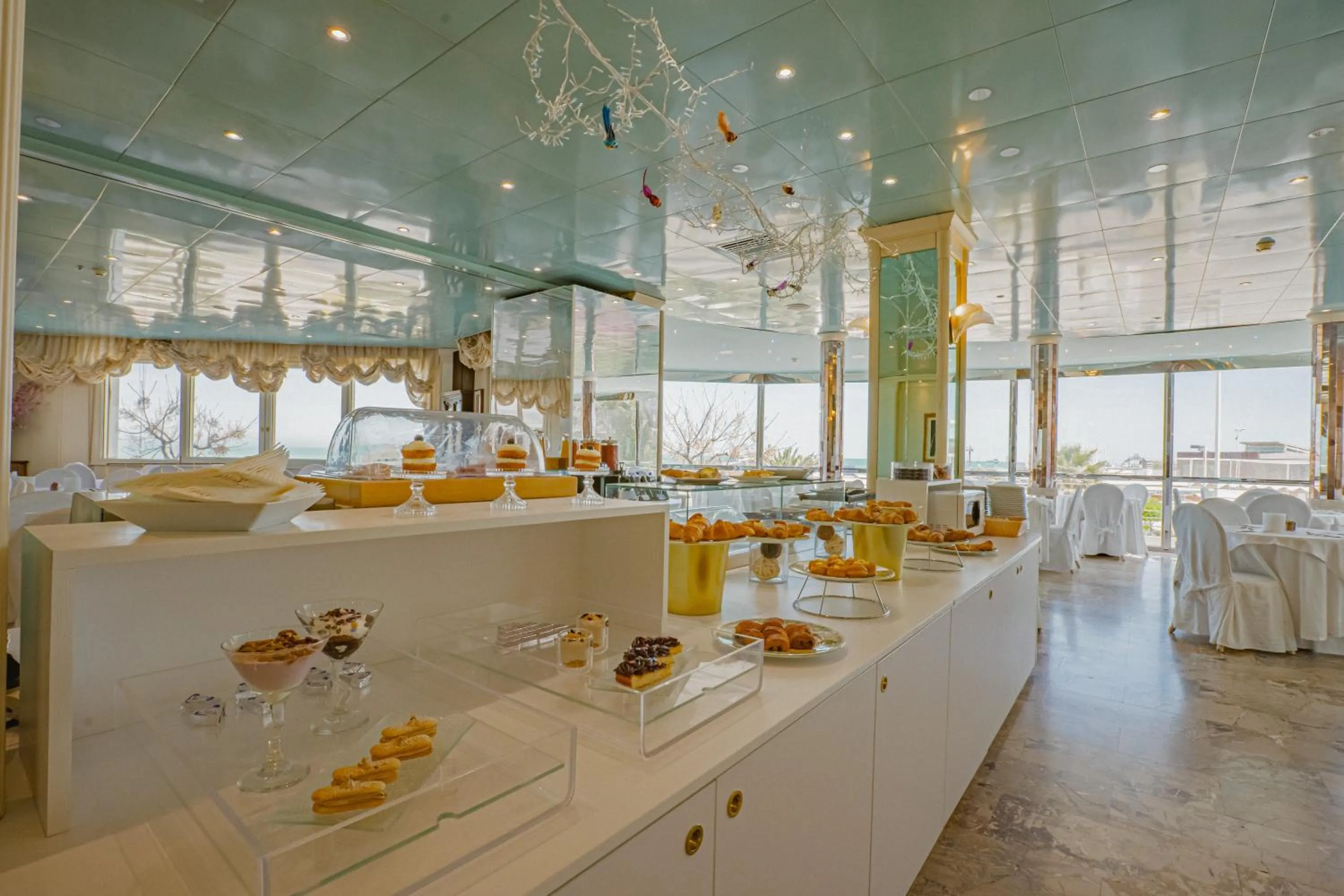 Breakfast in Hotel Des Nations - Vintage Hotel sul mare