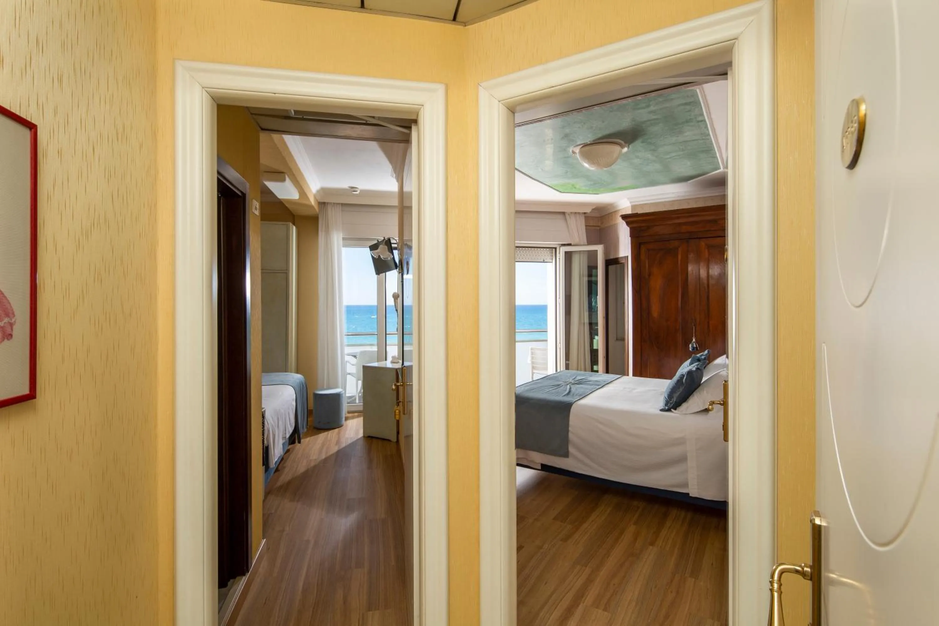 Photo of the whole room, Bed in Hotel Des Nations - Vintage Hotel sul mare