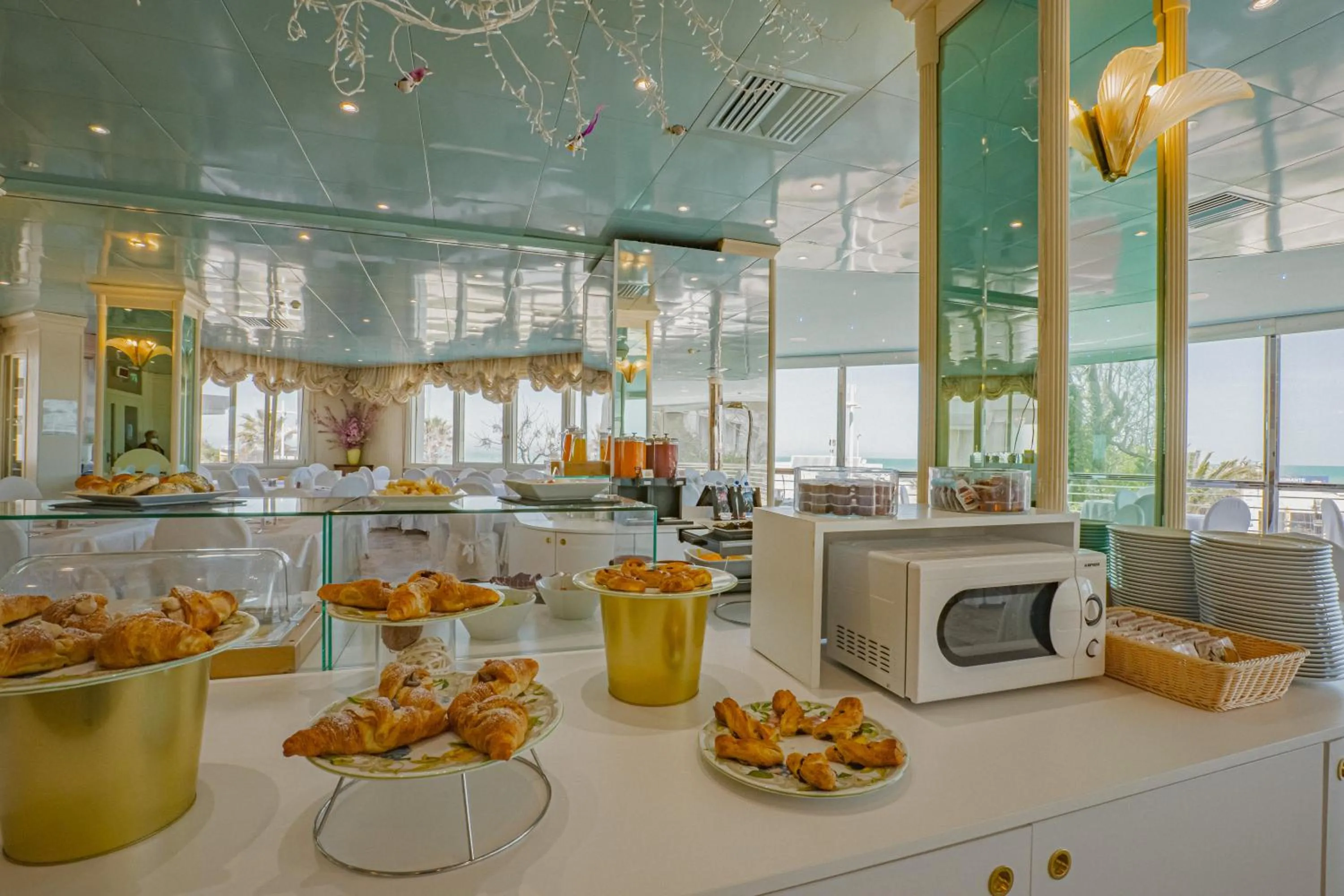Breakfast in Hotel Des Nations - Vintage Hotel sul mare