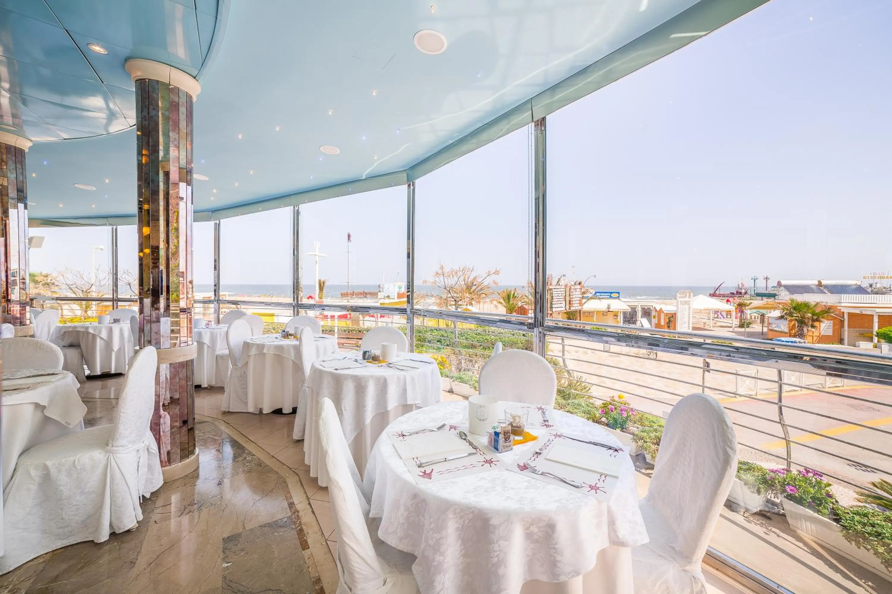 Restaurant/places to eat in Hotel Des Nations - Vintage Hotel sul mare