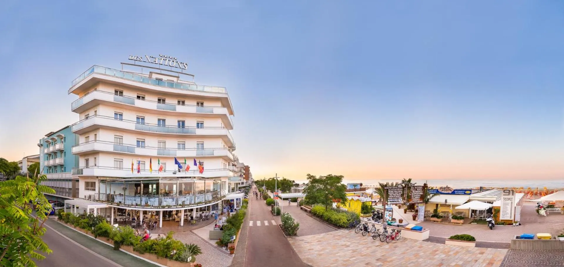 Property building in Hotel Des Nations - Vintage Hotel sul mare