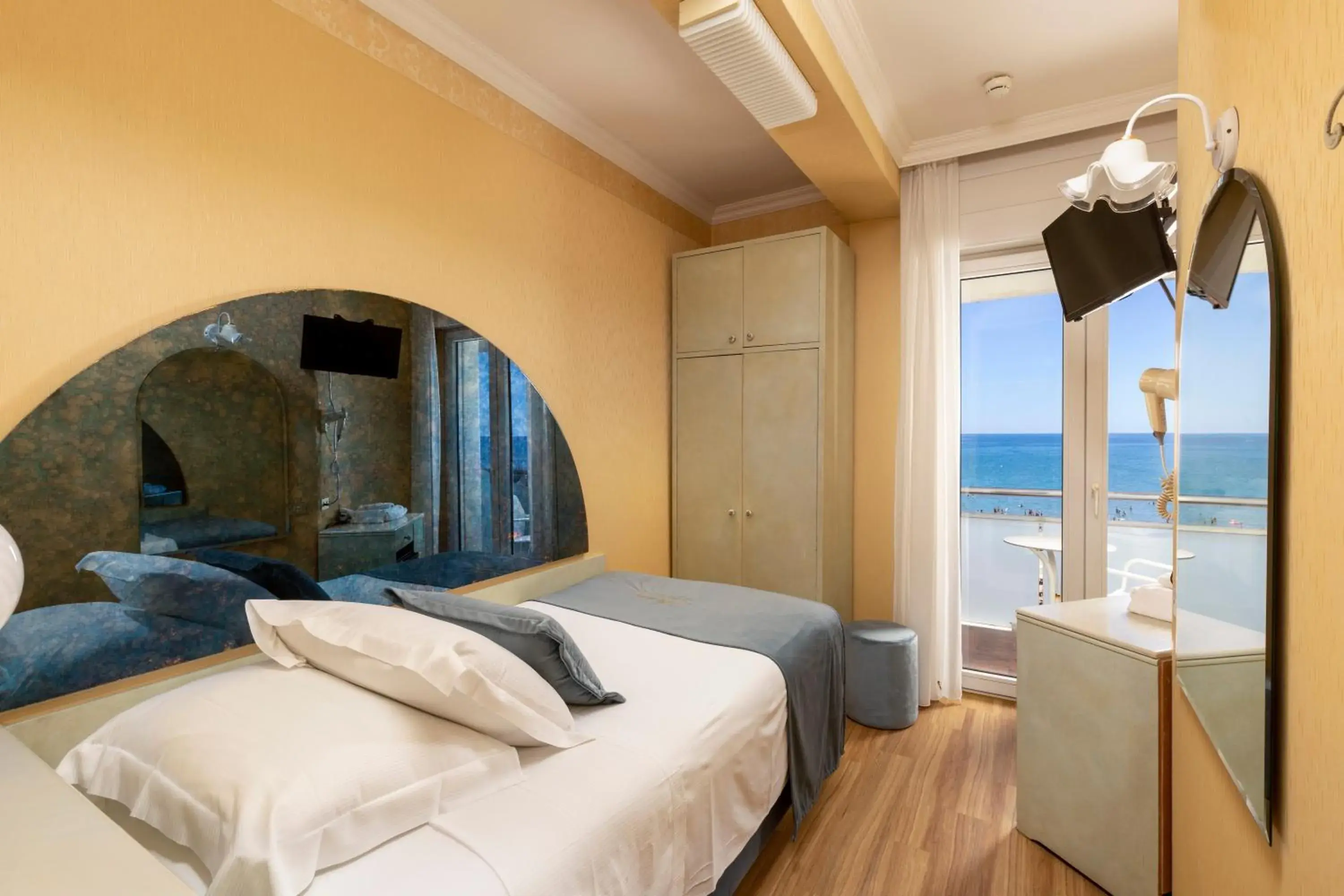 Single Room with Balcony in Hotel Des Nations - Vintage Hotel sul mare Single Room with Balcony in Hotel Des Nations - Vintage Hotel sul mare