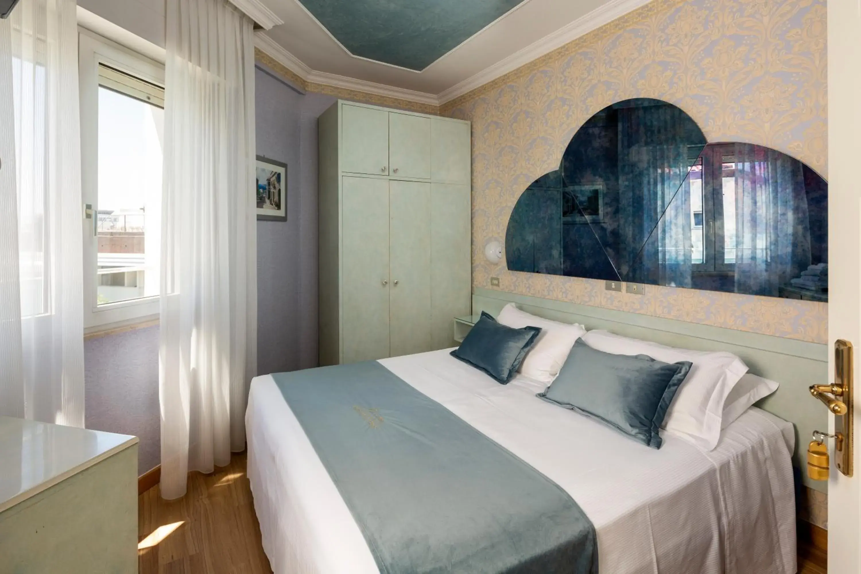 Small Double Room in Hotel Des Nations - Vintage Hotel sul mare Small Double Room in Hotel Des Nations - Vintage Hotel sul mare