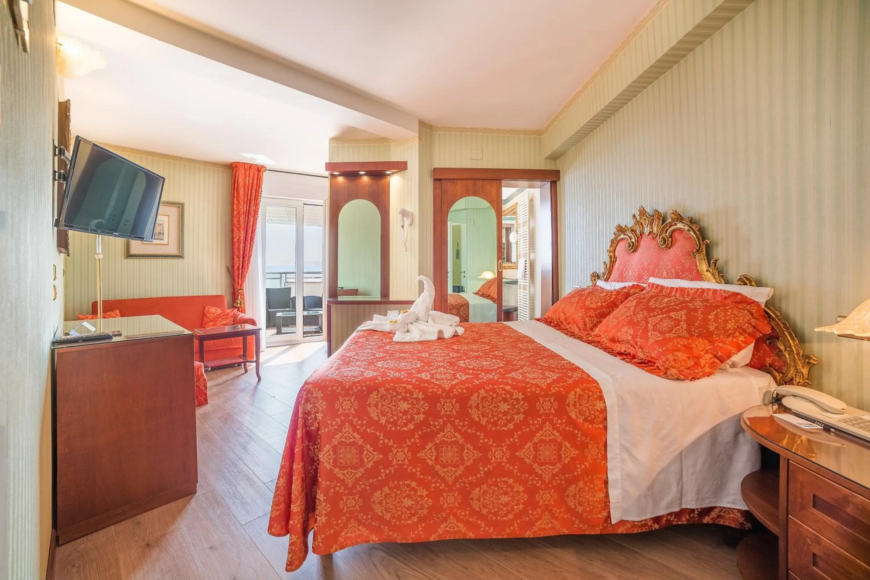 Photo of the whole room, Bed in Hotel Des Nations - Vintage Hotel sul mare
