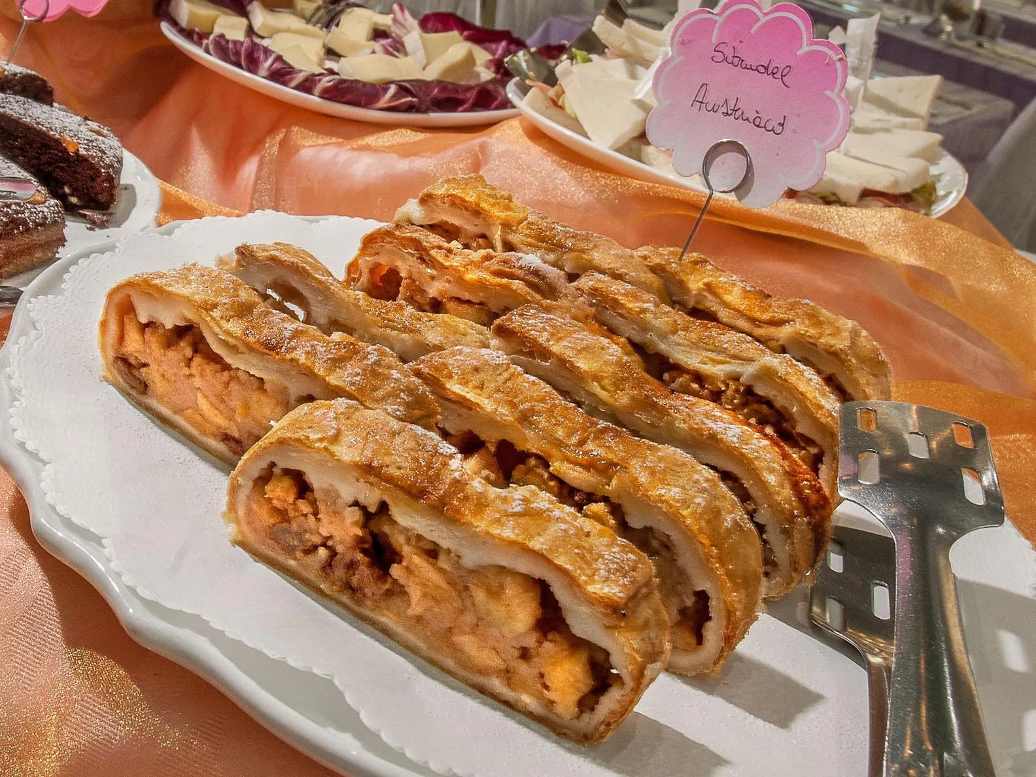 Food and drinks in Hotel Des Nations - Vintage Hotel sul mare