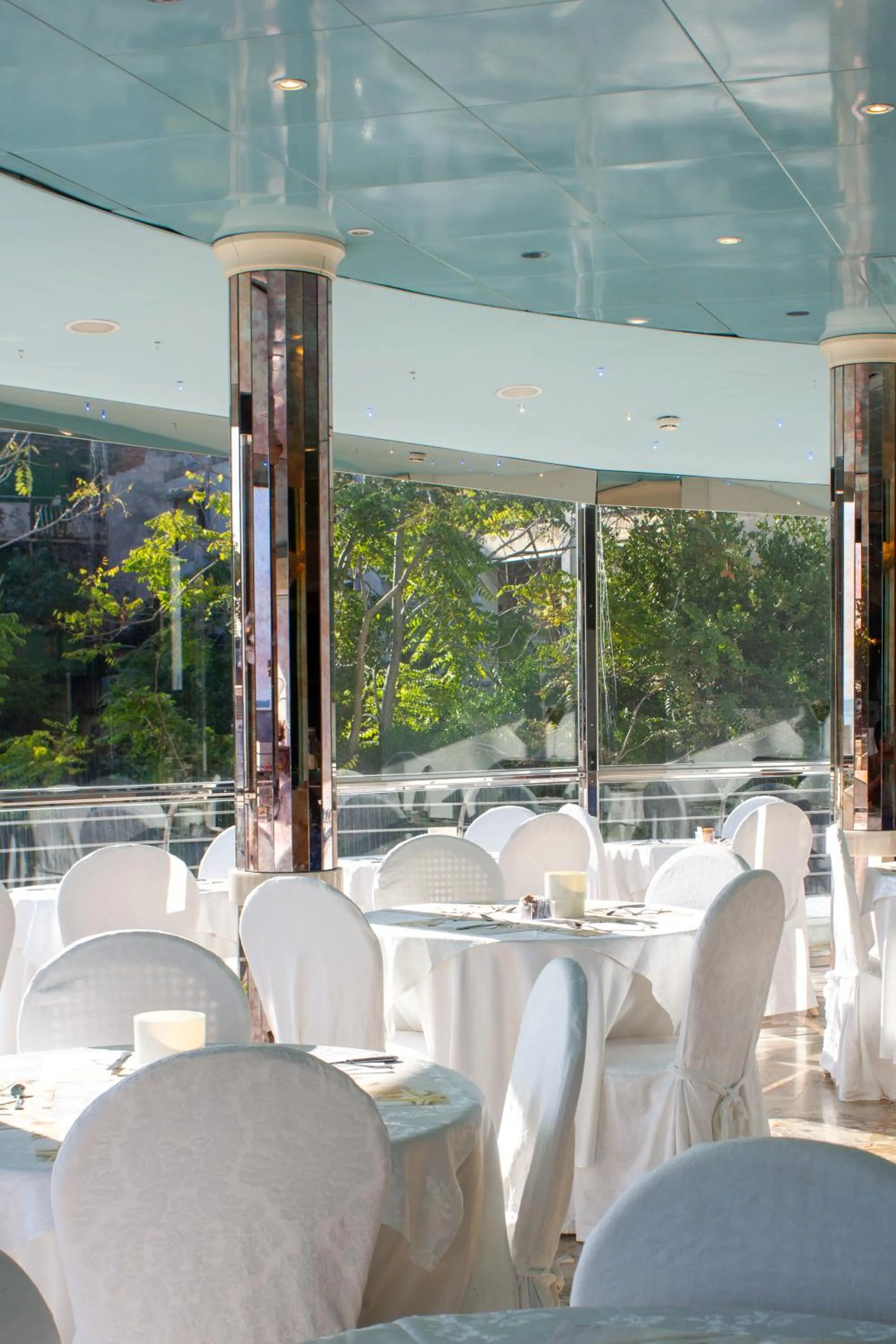 Breakfast in Hotel Des Nations - Vintage Hotel sul mare