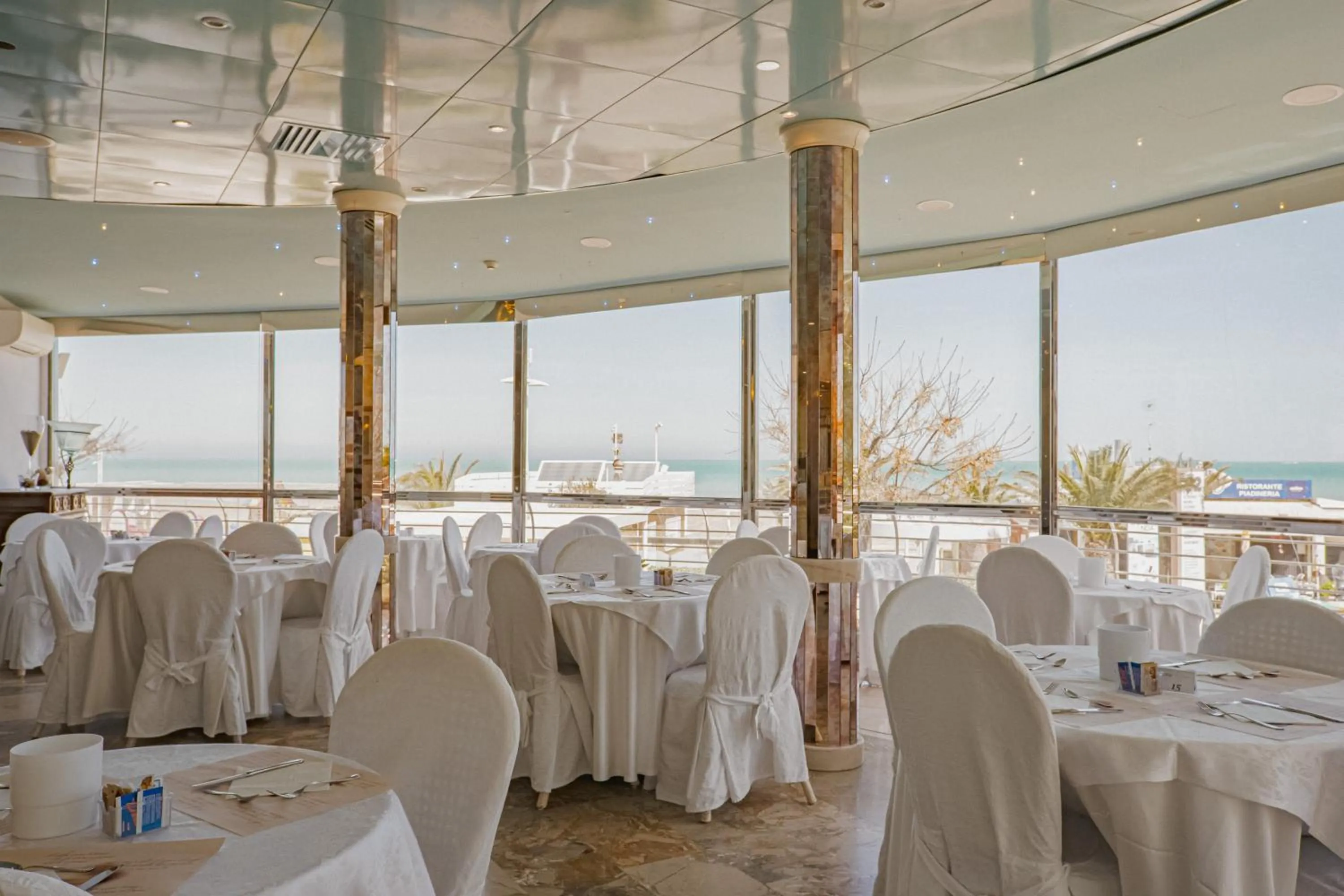 Breakfast in Hotel Des Nations - Vintage Hotel sul mare