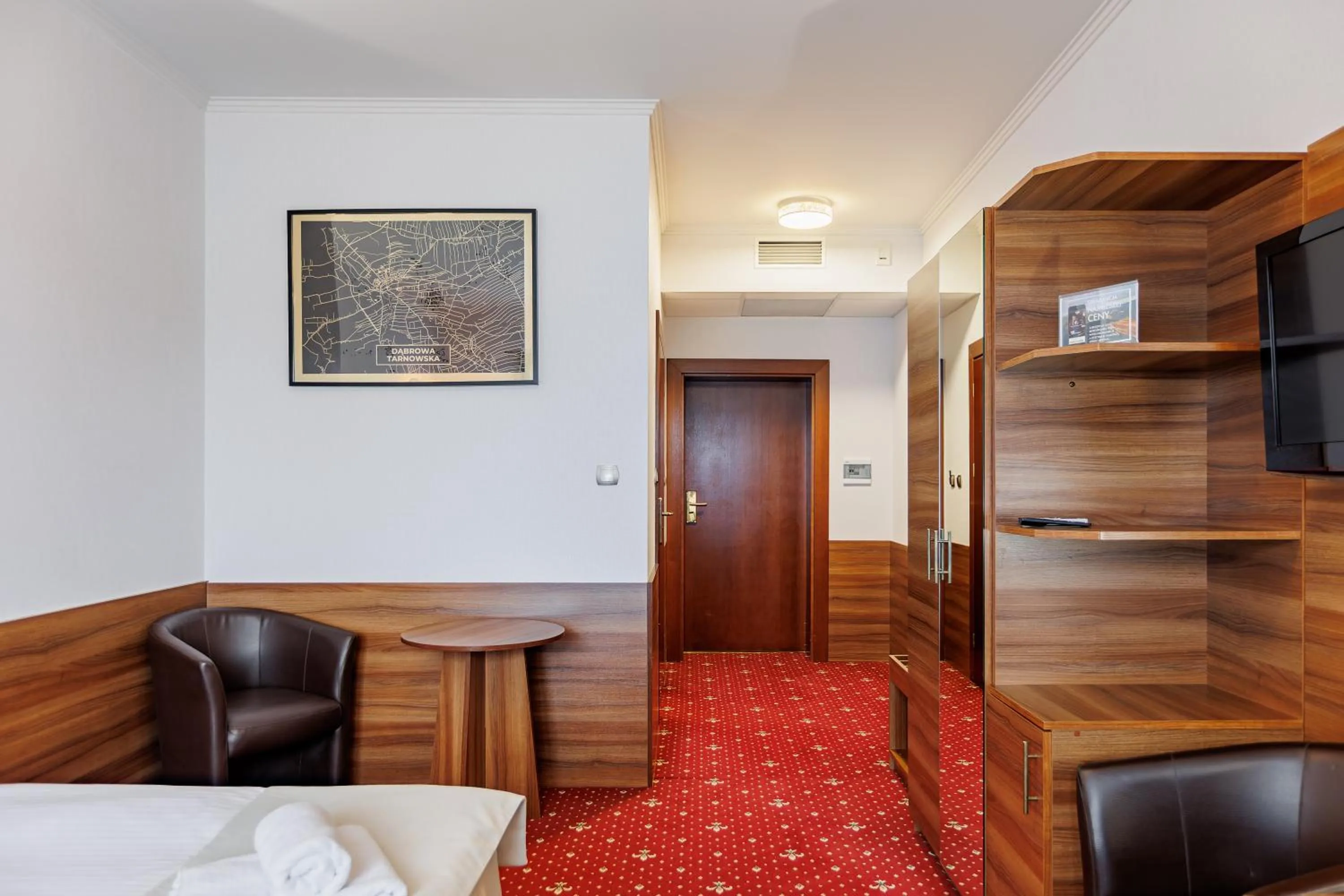 wardrobe, Bed in Hotel Cristal Park