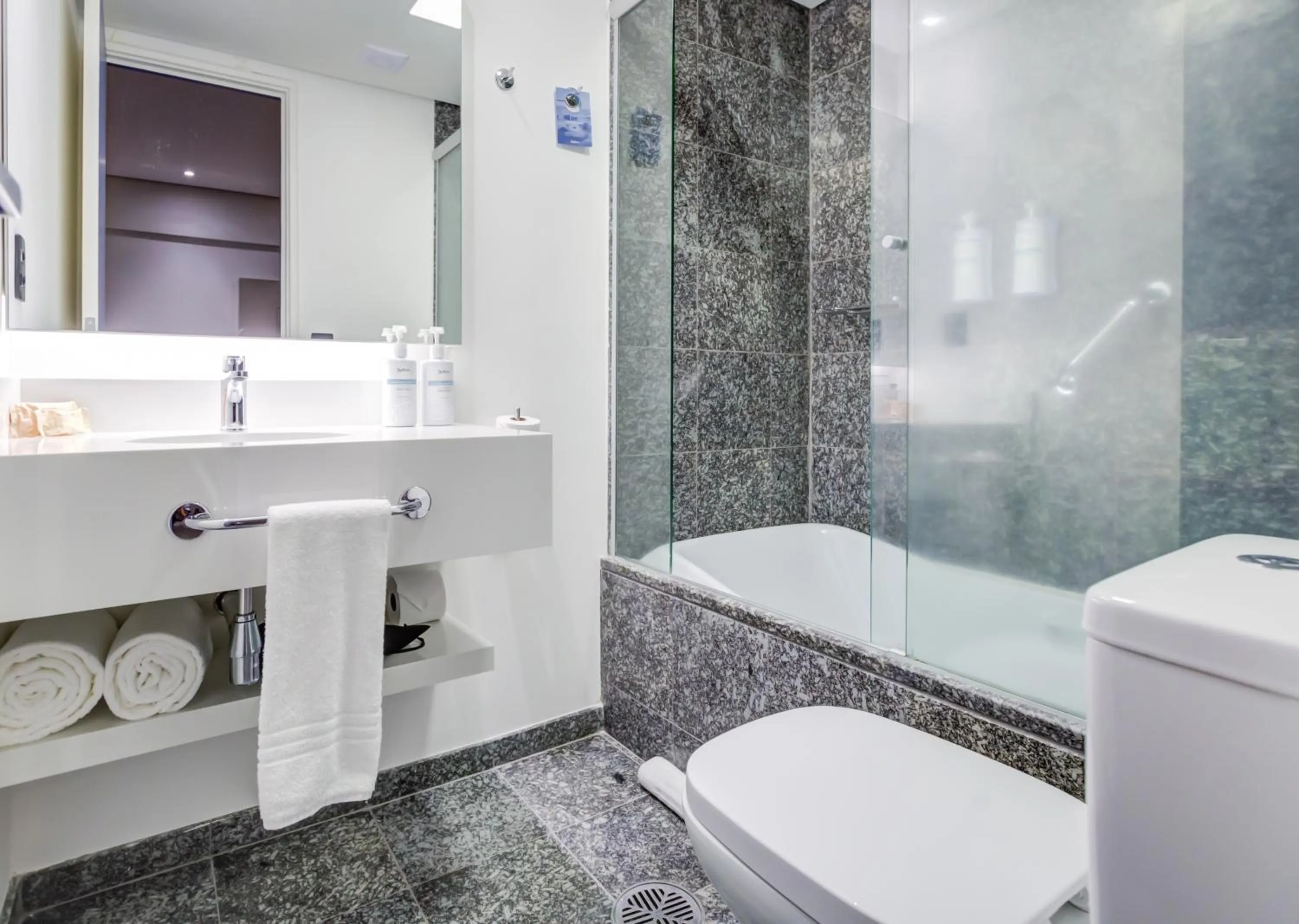 Bathroom in Radisson São Paulo Paulista