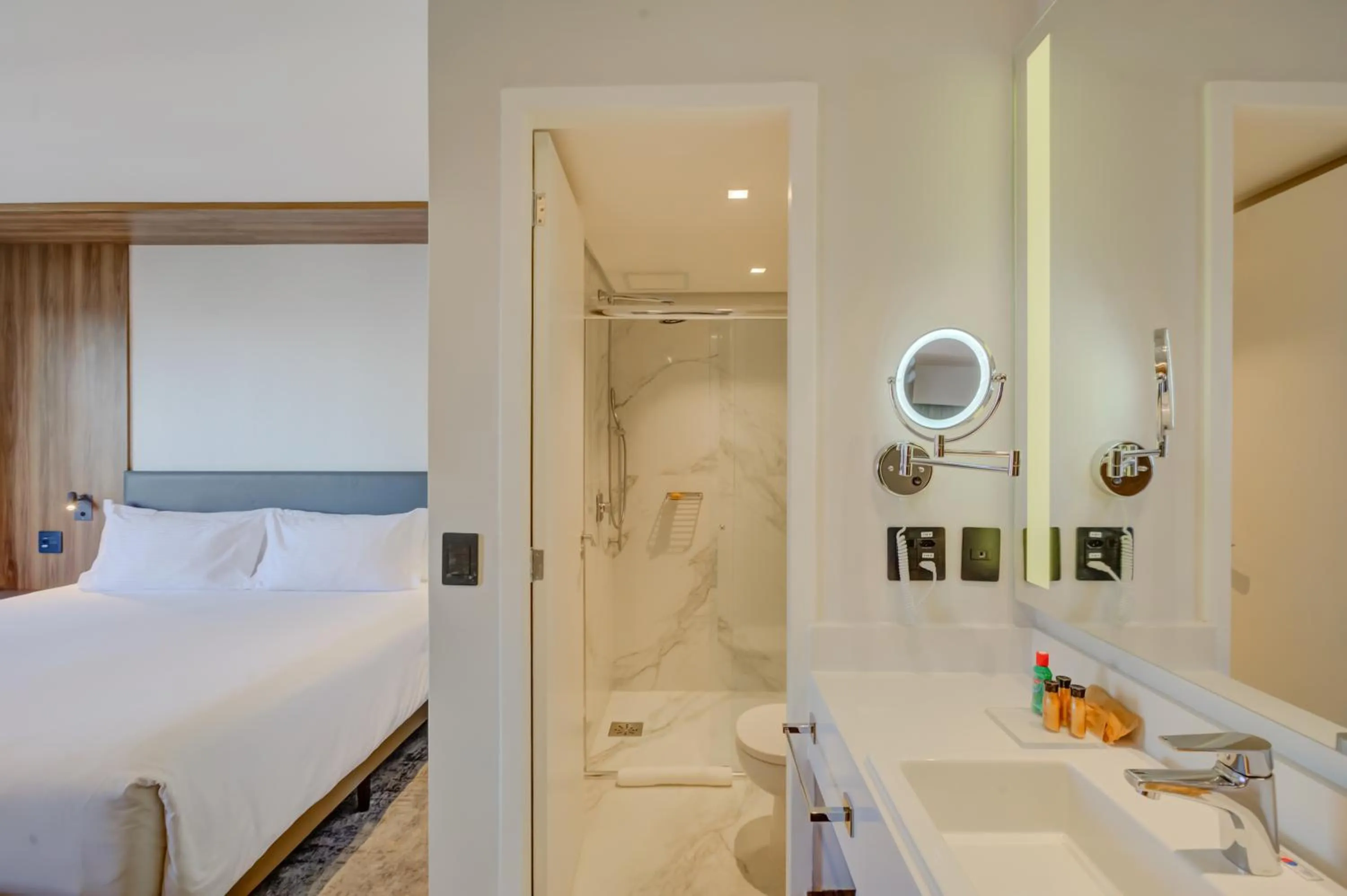 Bathroom, Bed in Radisson São Paulo Paulista