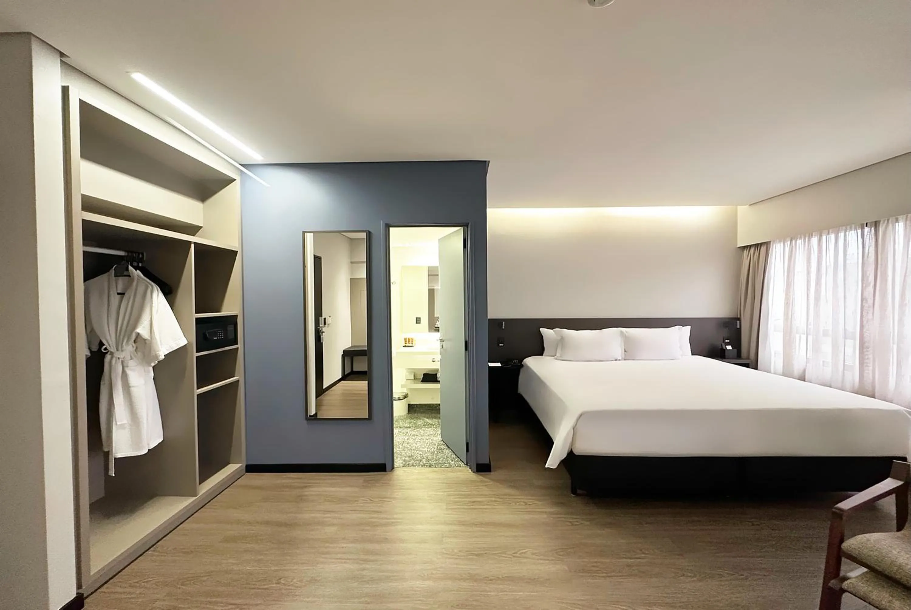 Photo of the whole room, Bed in Radisson São Paulo Paulista