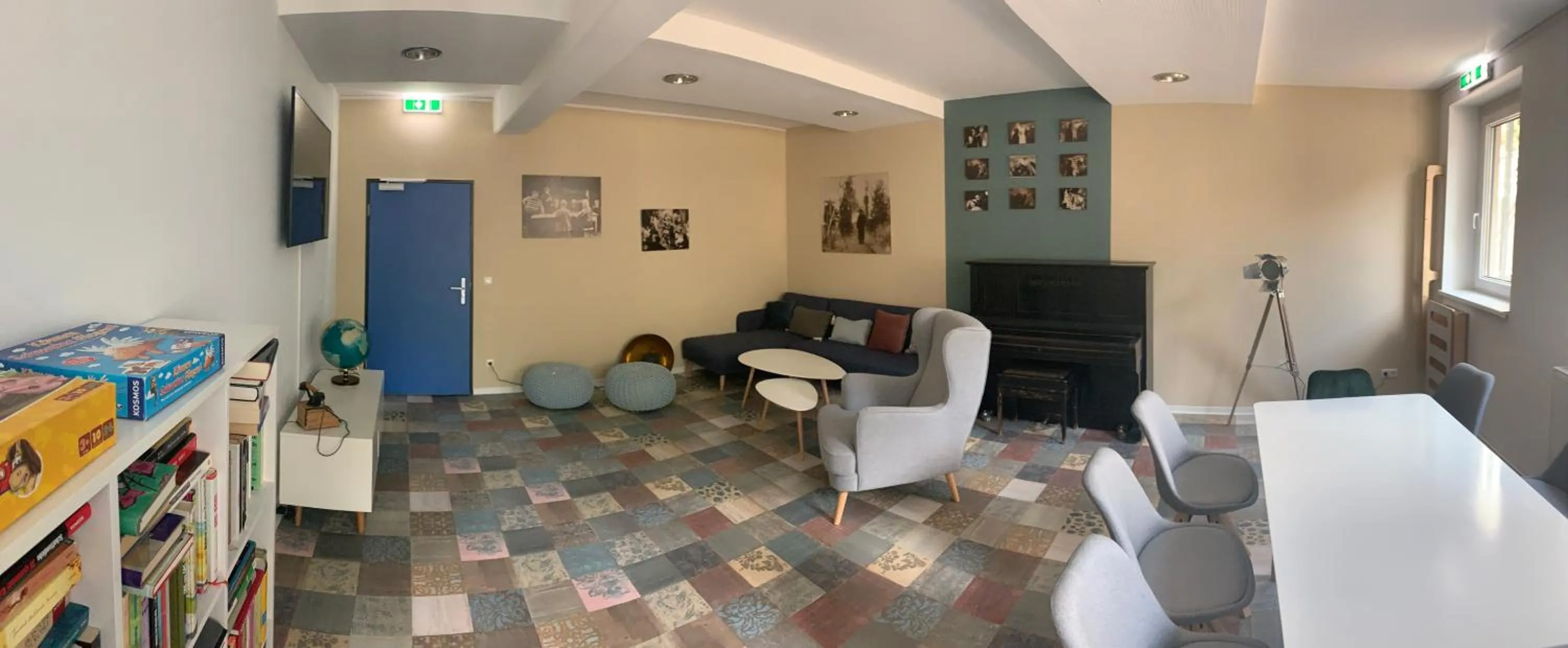Communal lounge/ TV room in Jugendherberge Potsdam
