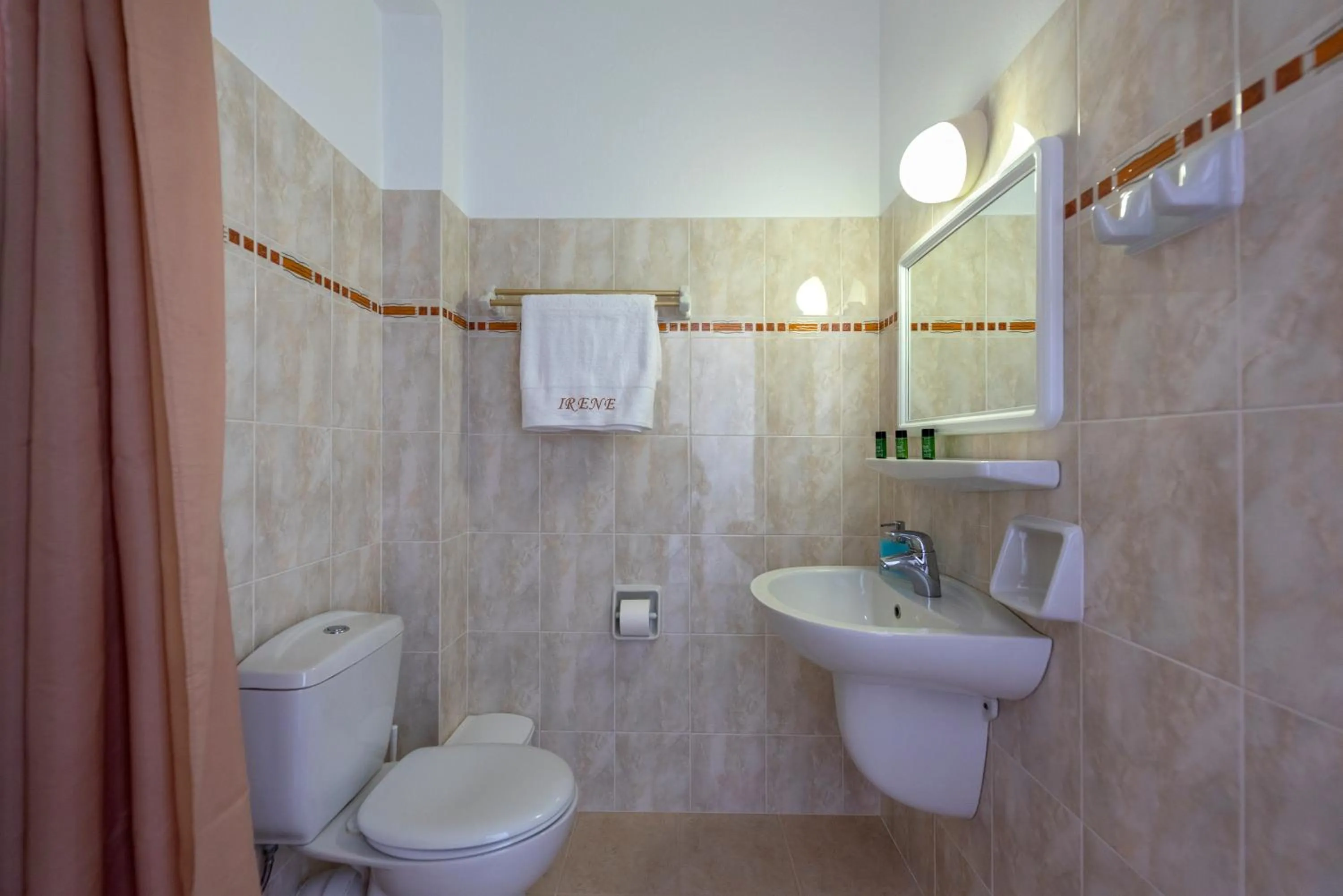 Shower in Irene Hotel - Beachfront