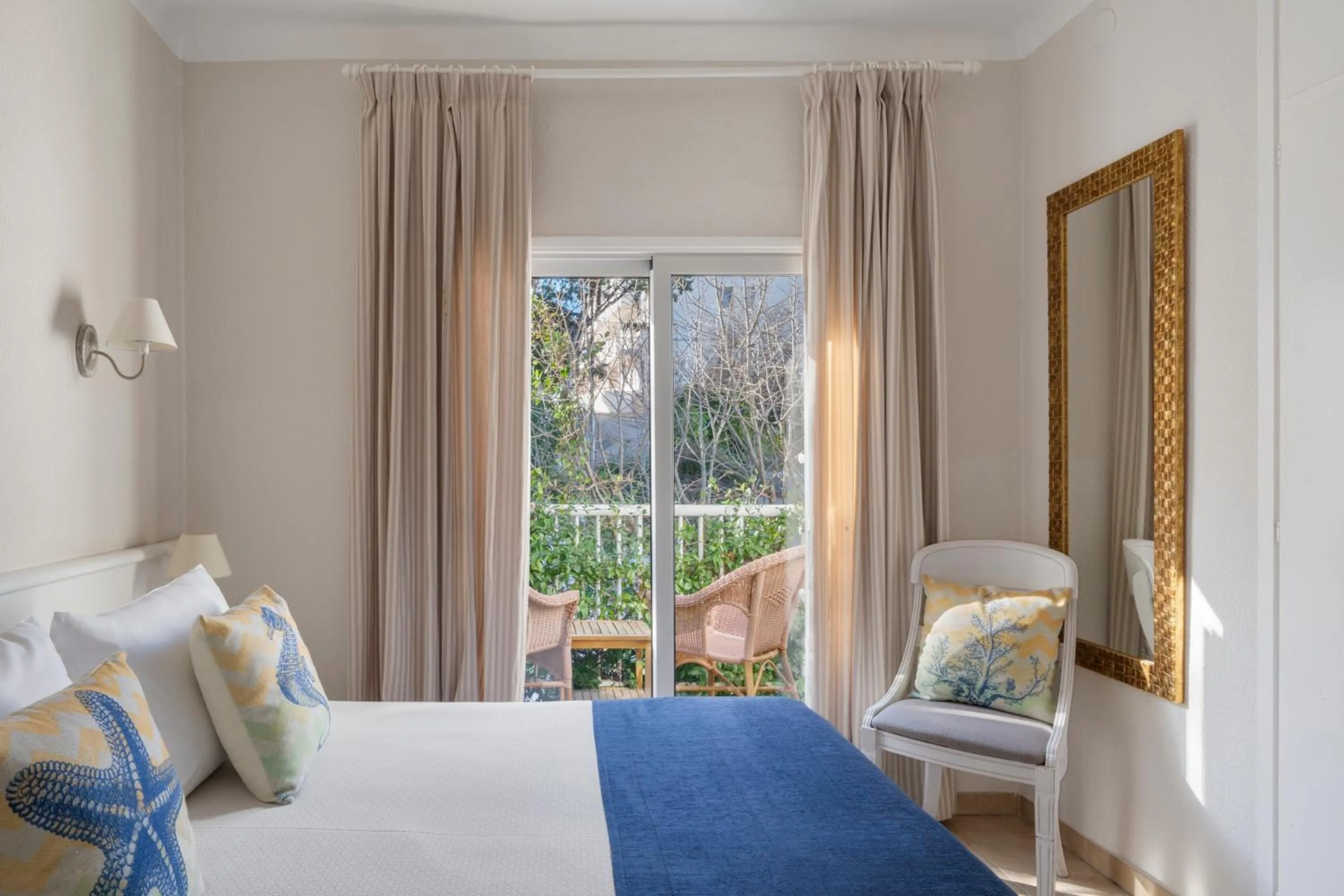 Photo of the whole room, Bed in La Goleta