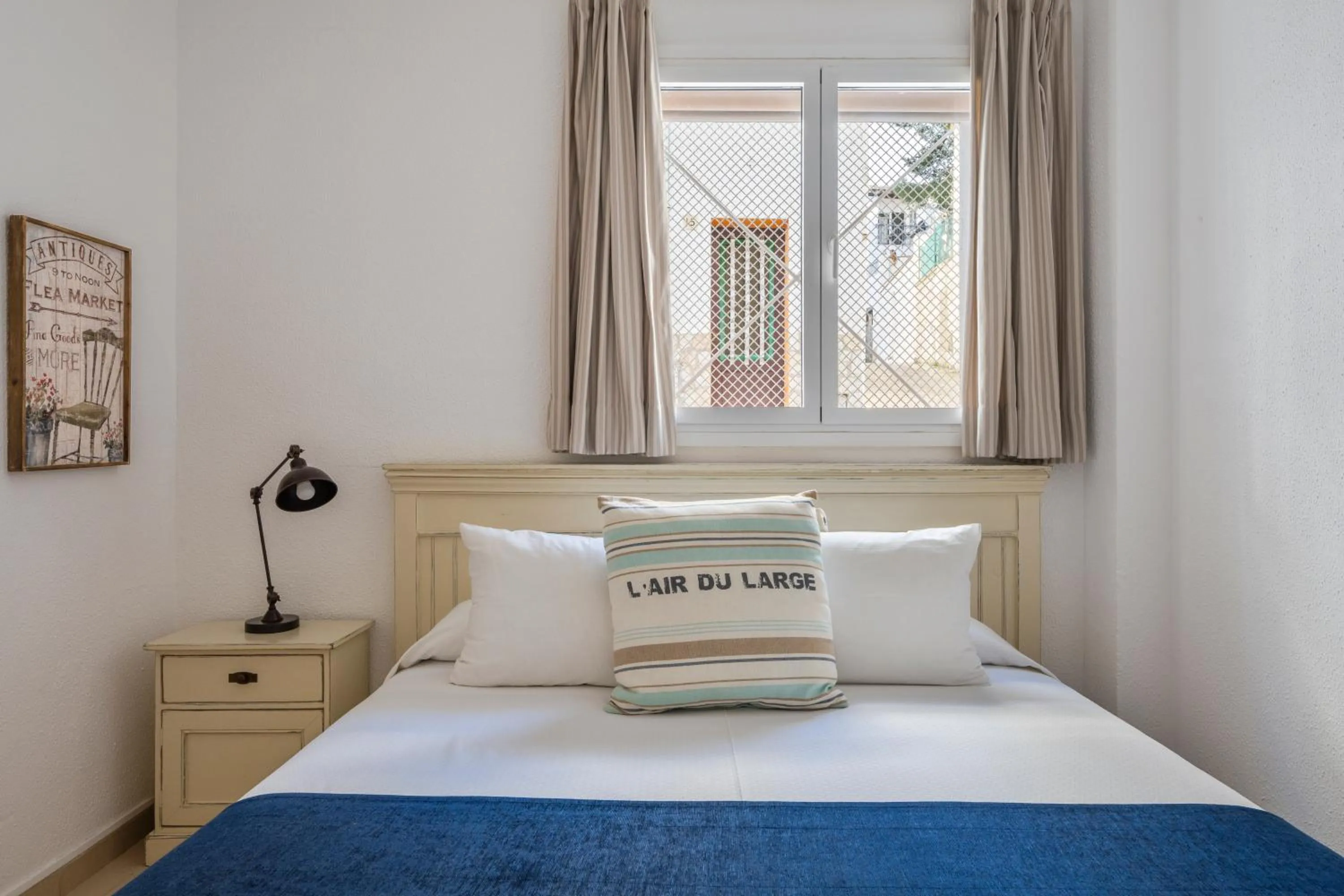 Photo of the whole room, Bed in La Goleta