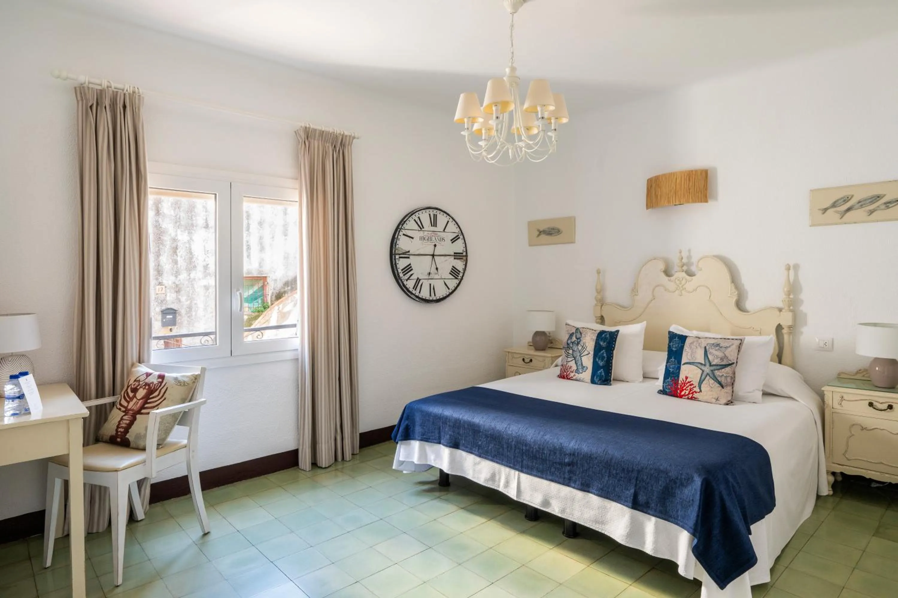 Photo of the whole room, Bed in La Goleta