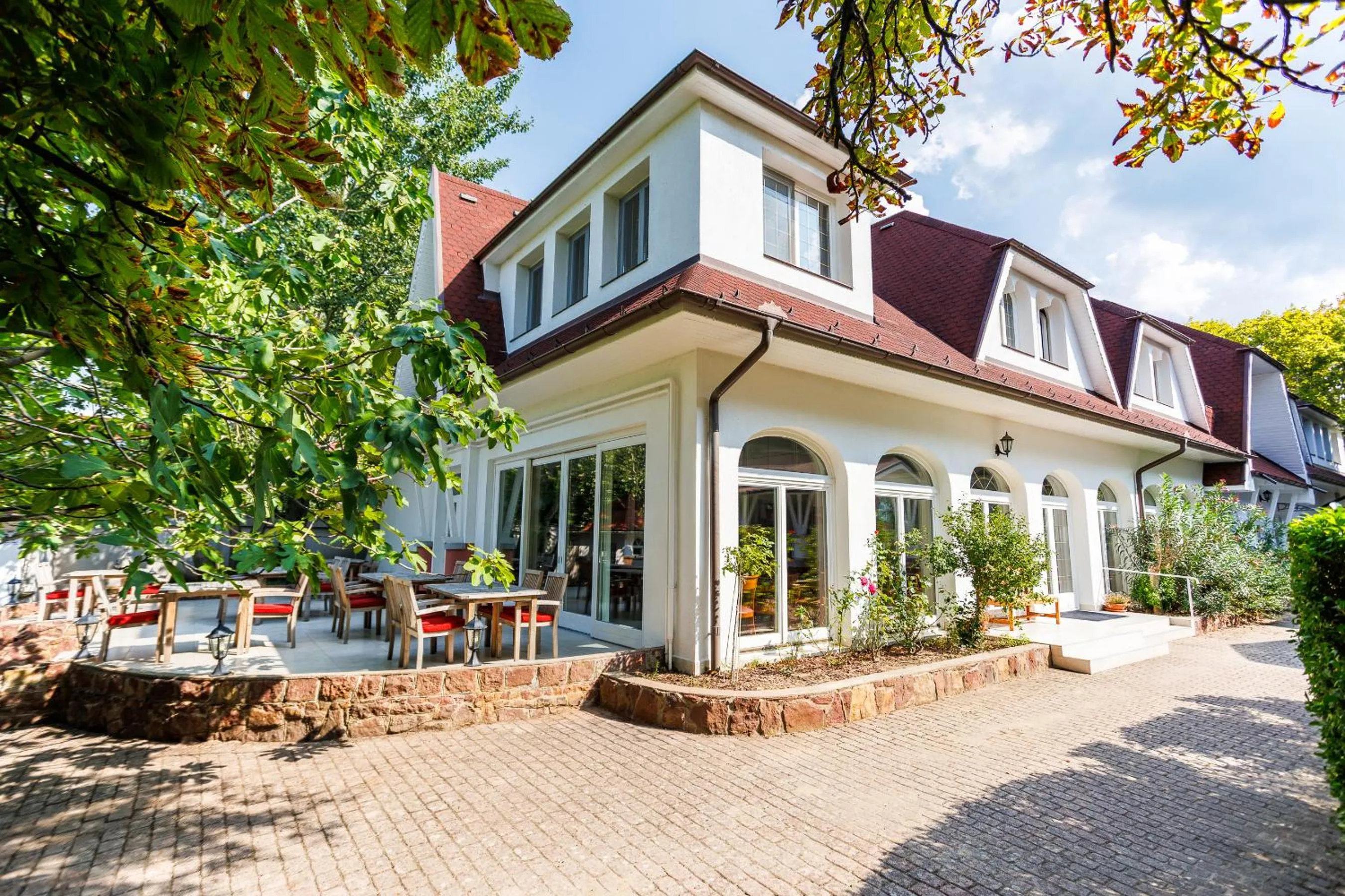 Property building in Partvilla Balatonboglar