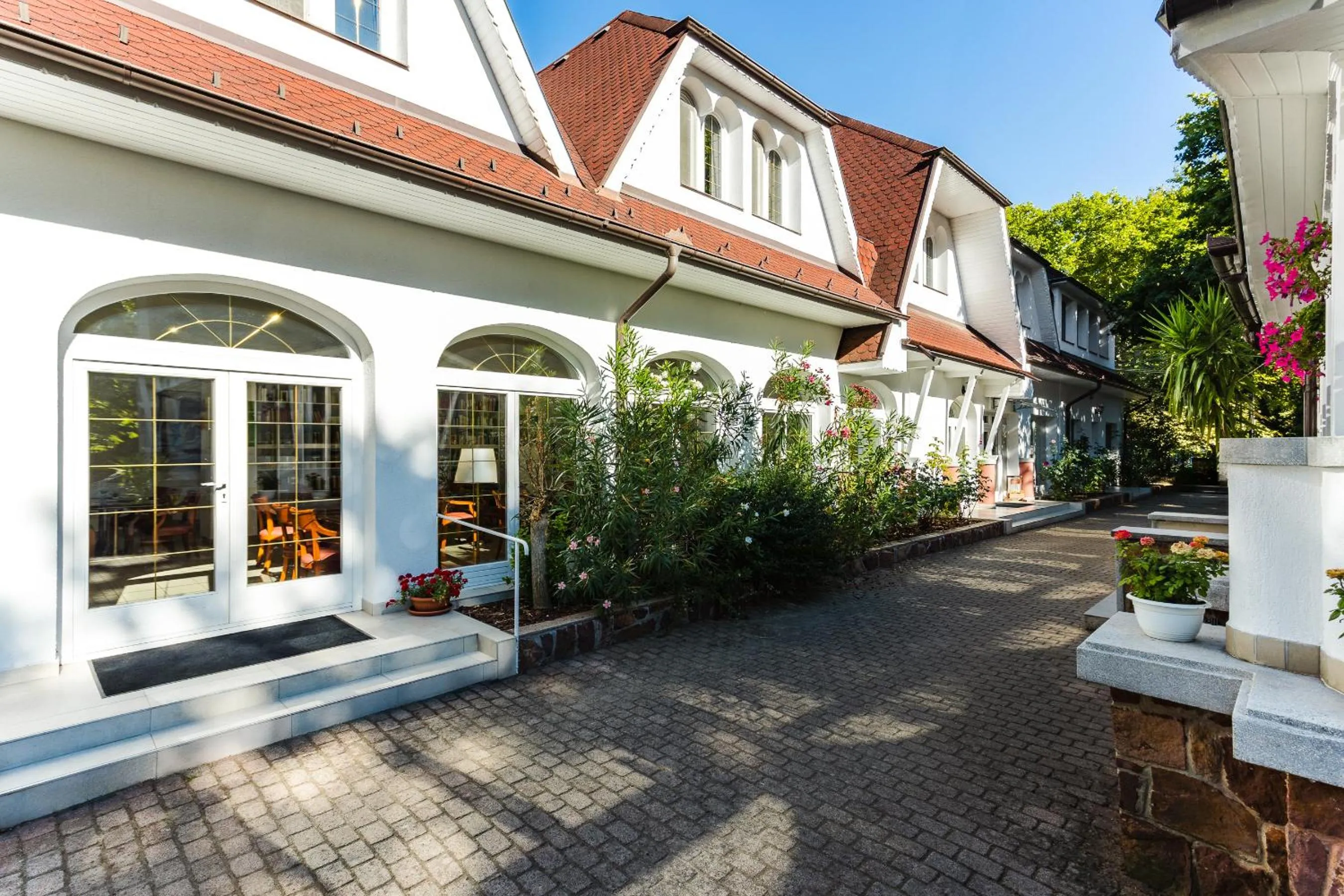 Property building in Partvilla Balatonboglar