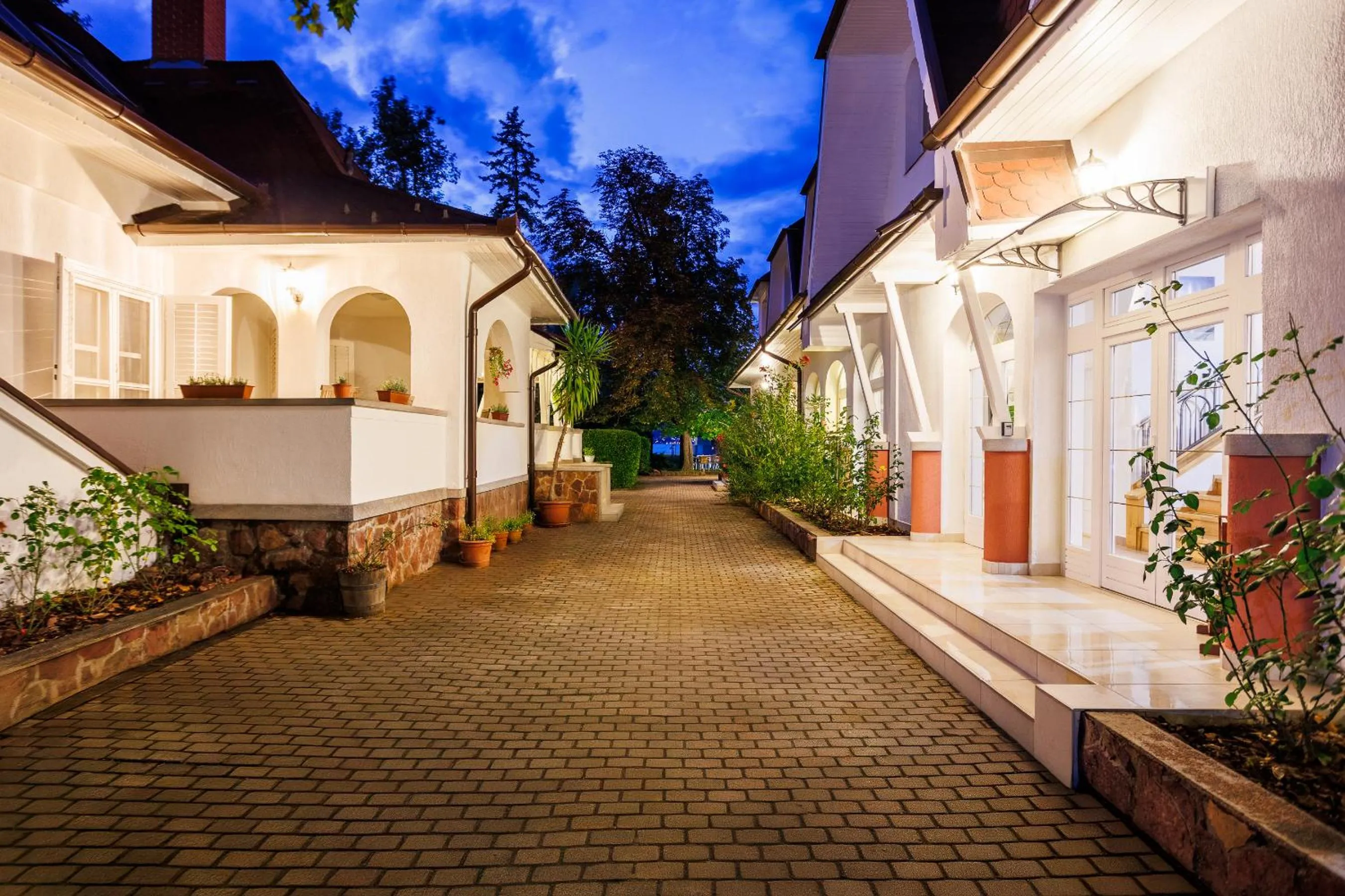 Property building in Partvilla Balatonboglar