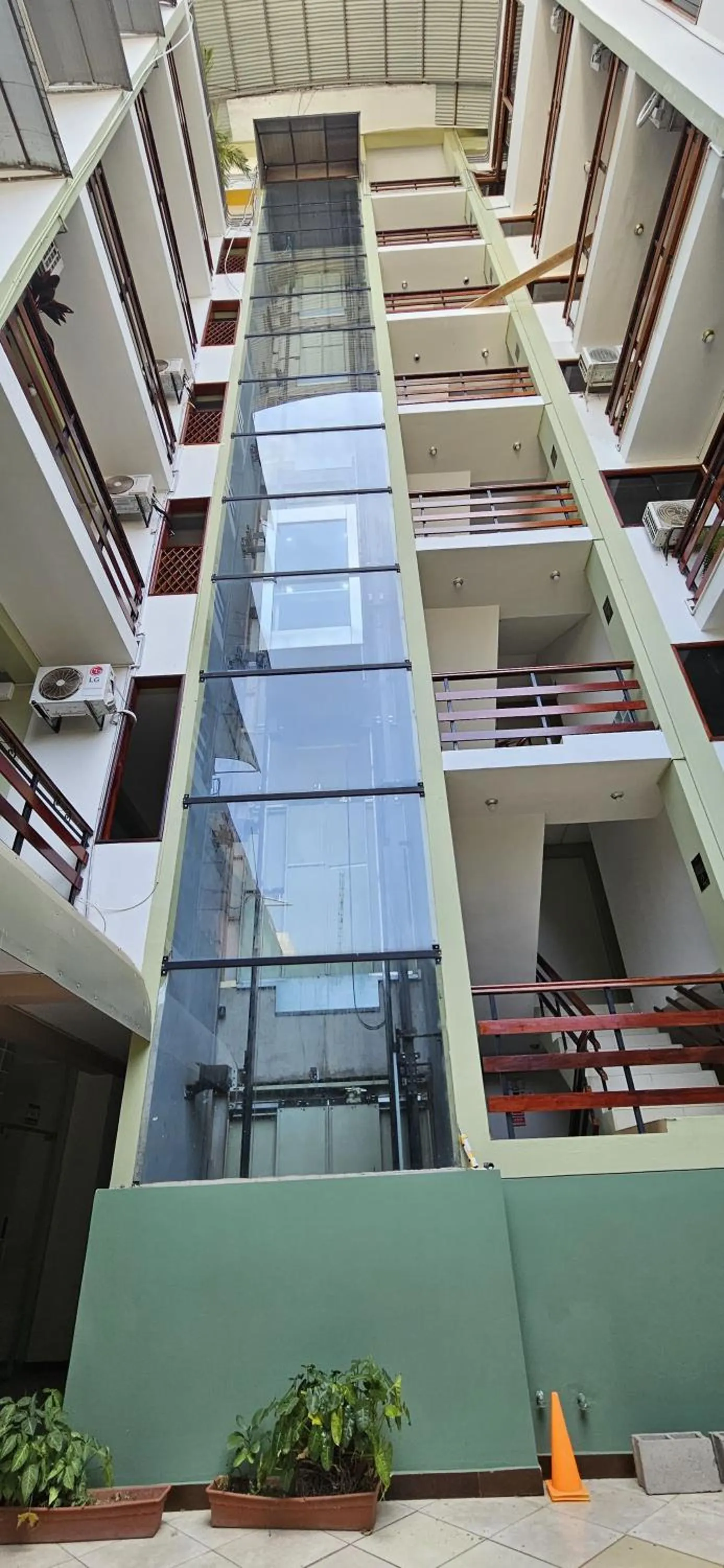 elevator in Hotel Centenario