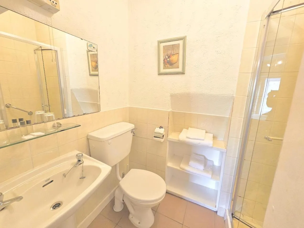 Bathroom in The Glenbeigh Hotel