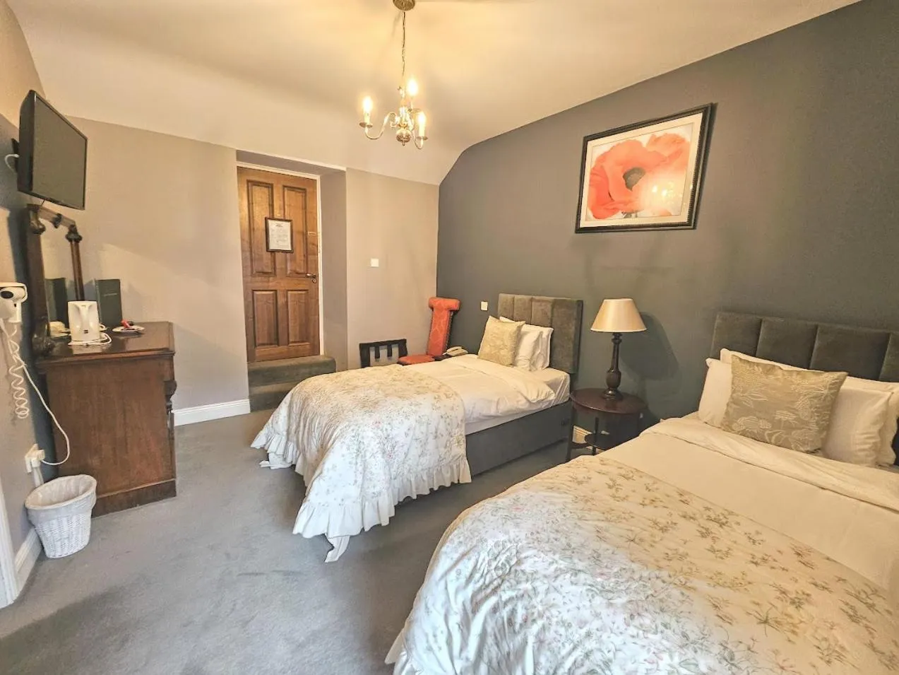 Bedroom, Bed in The Glenbeigh Hotel