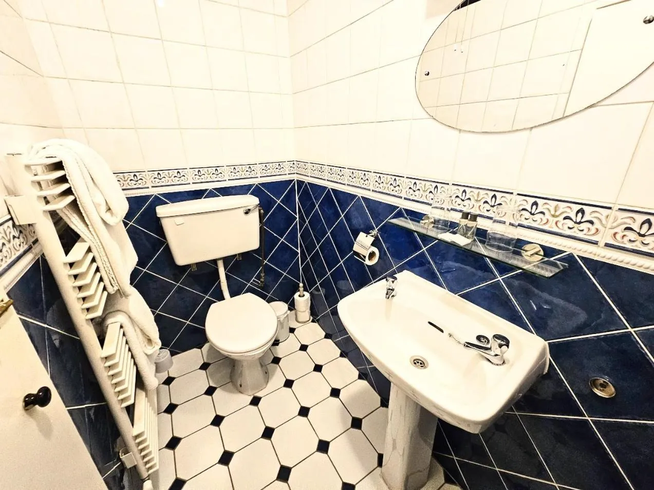 Shower in The Glenbeigh Hotel