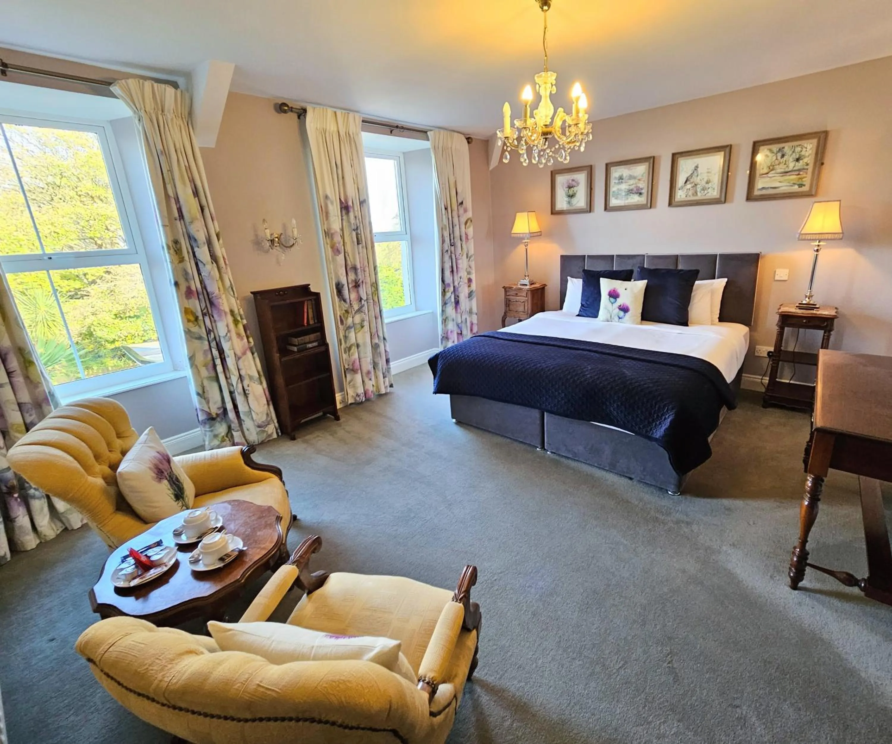 Garden, Bed in The Glenbeigh Hotel