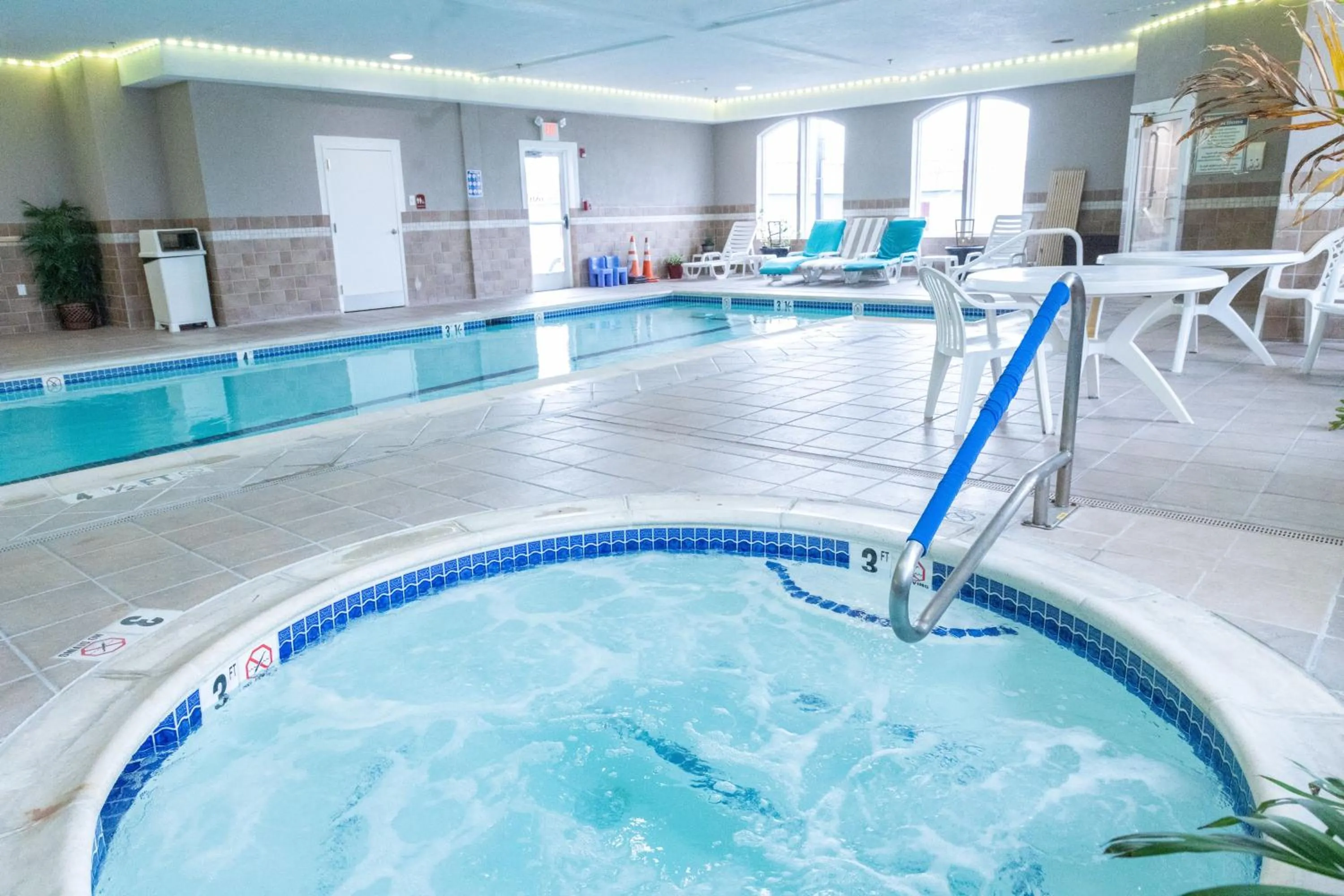 Hot Tub in Homestead Lodge Apart Hotel