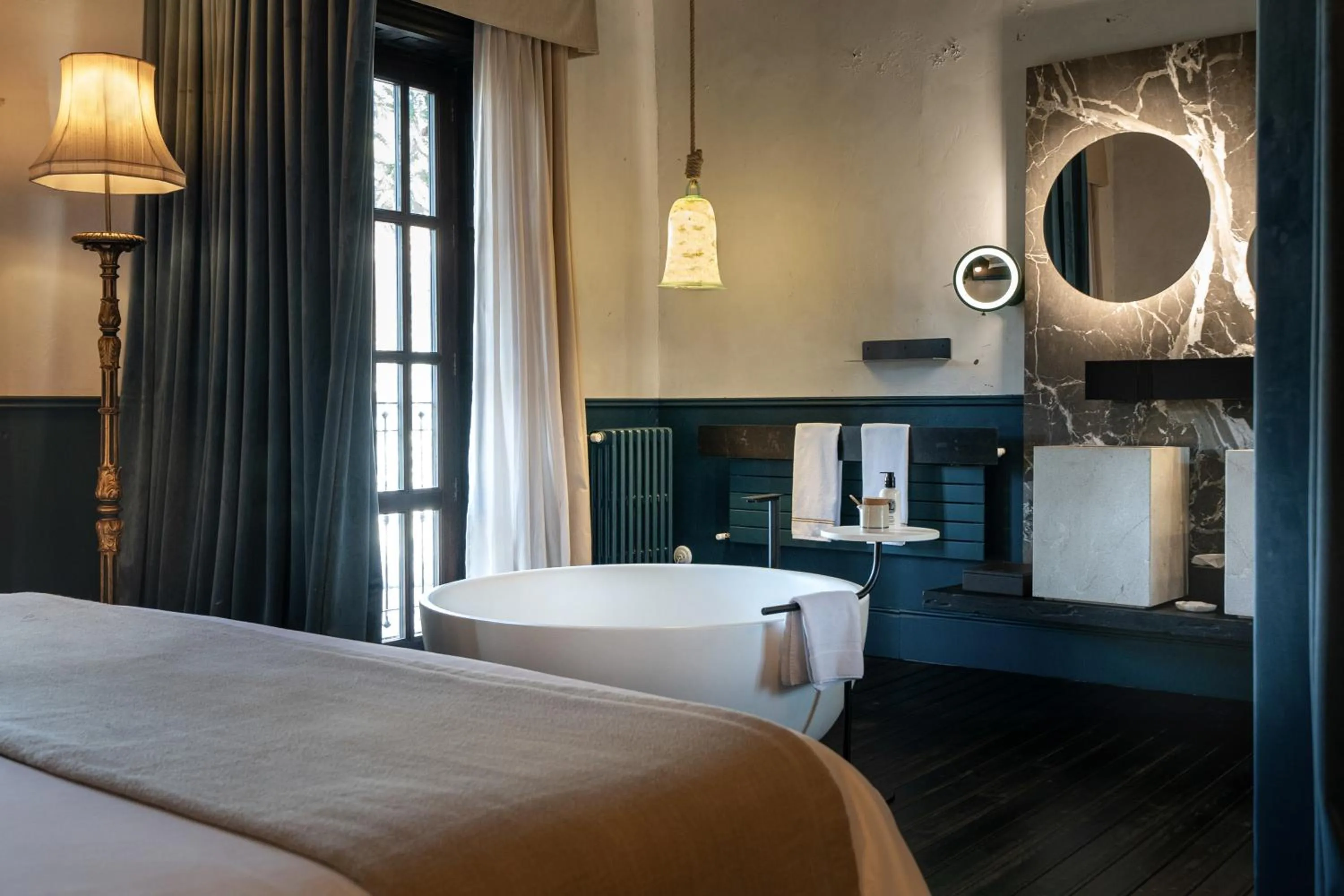 Bath, Bed in Can Bordoy Grand House Hotel GL Preferred Hotel