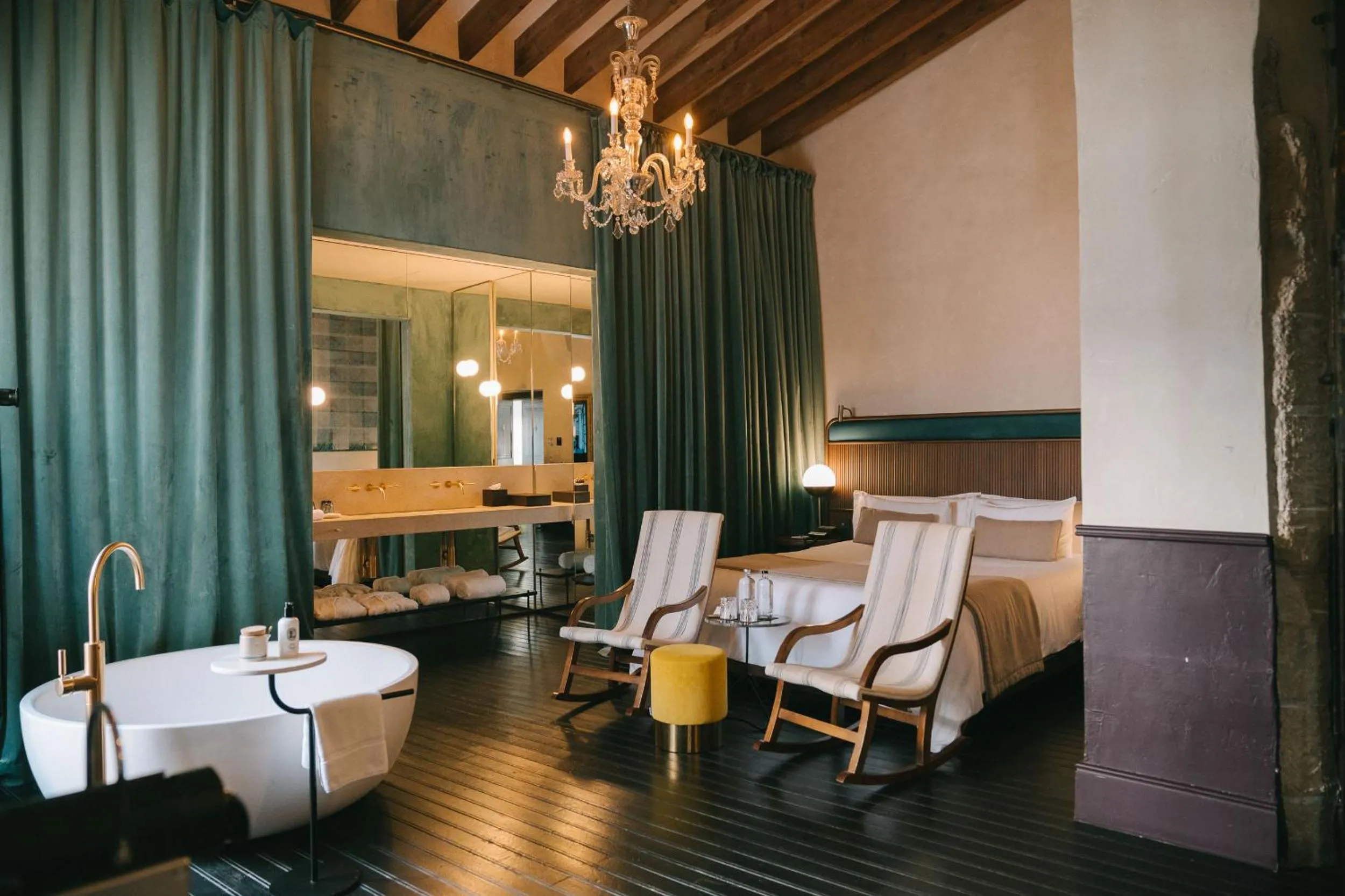 Photo of the whole room in Can Bordoy Grand House Hotel GL Preferred Hotel