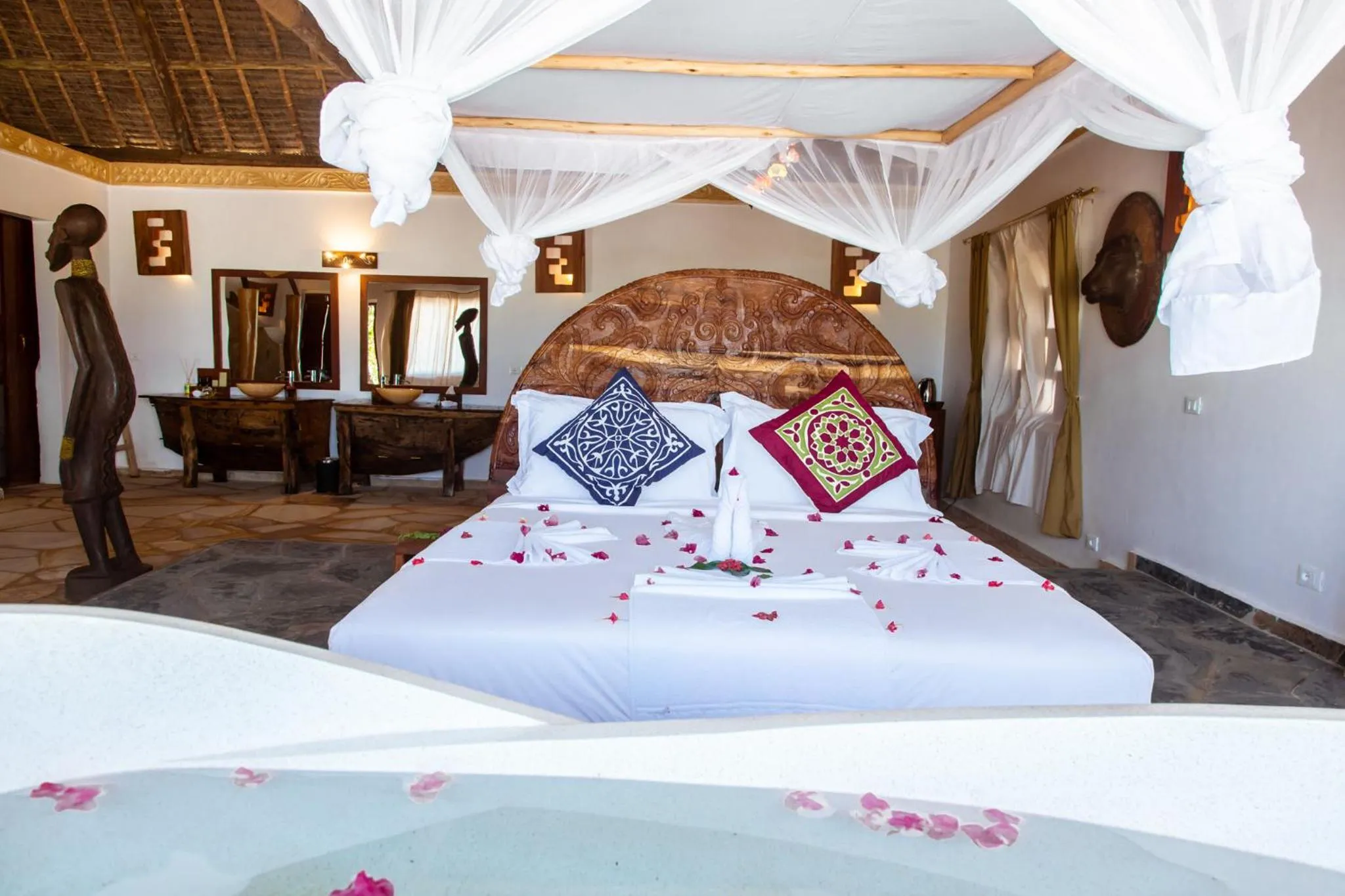 Bed in The Island - Pongwe Lodge