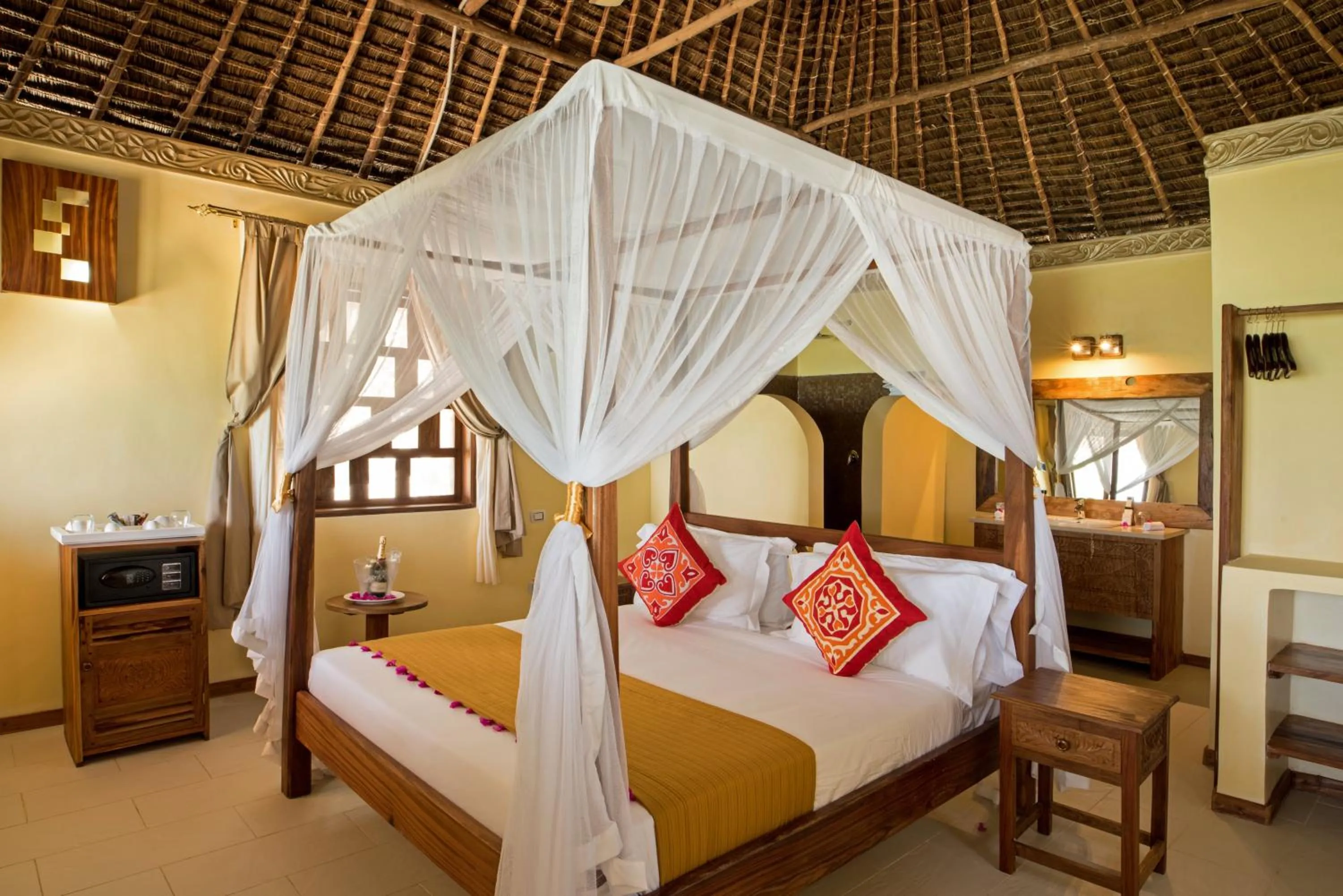 Bedroom, Bed in The Island - Pongwe Lodge