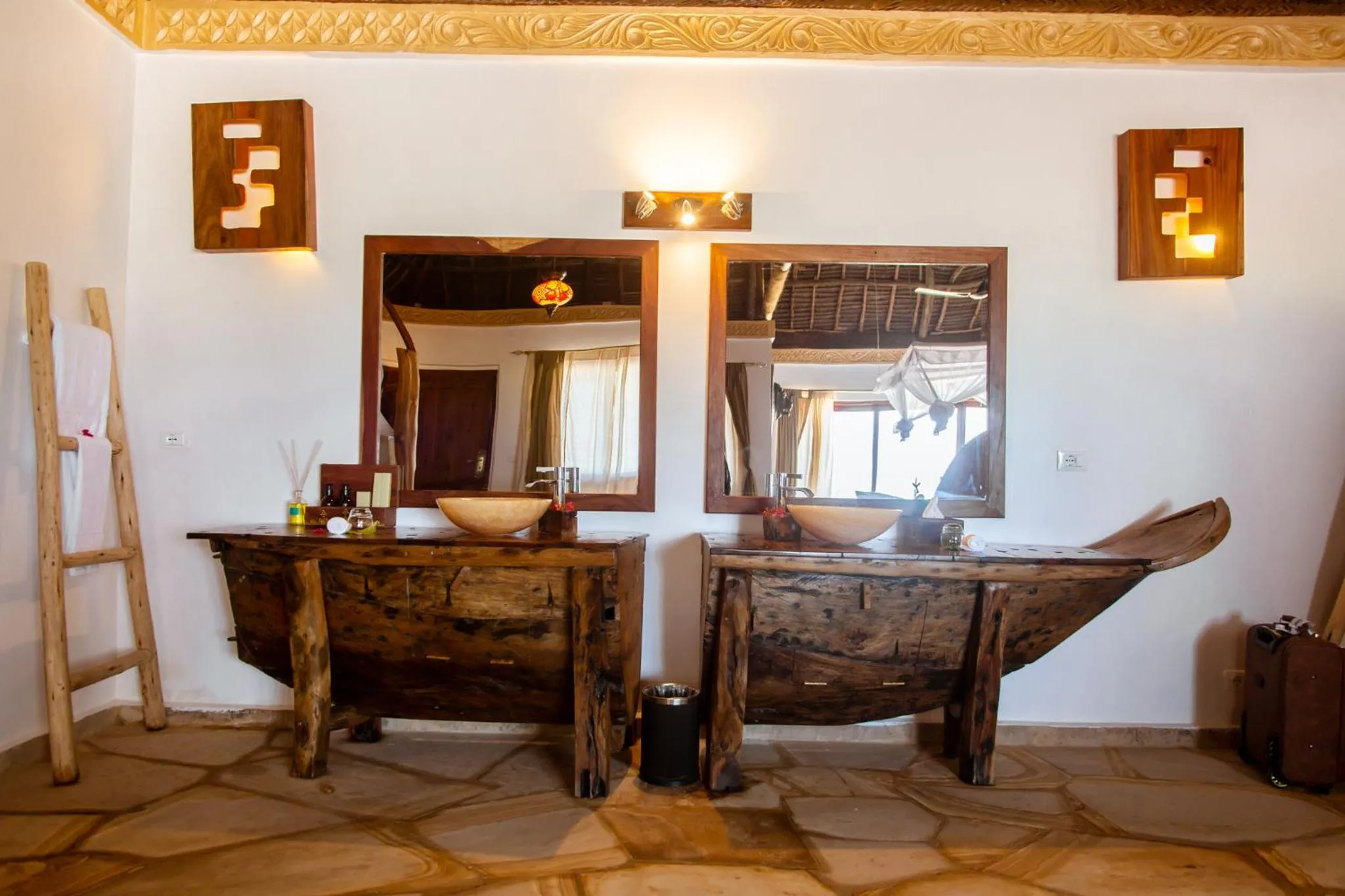 Bathroom in The Island - Pongwe Lodge