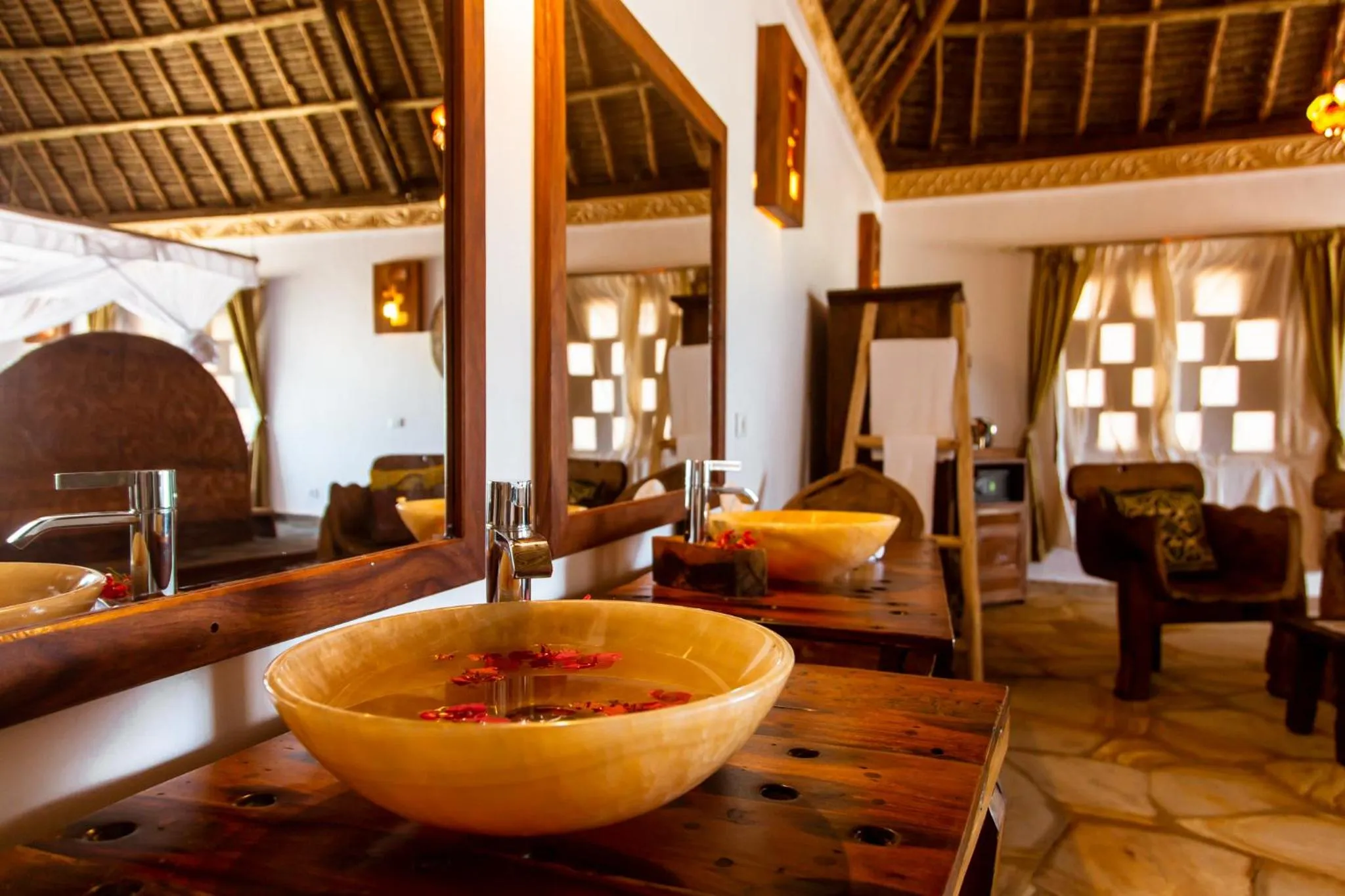 Bathroom in The Island - Pongwe Lodge