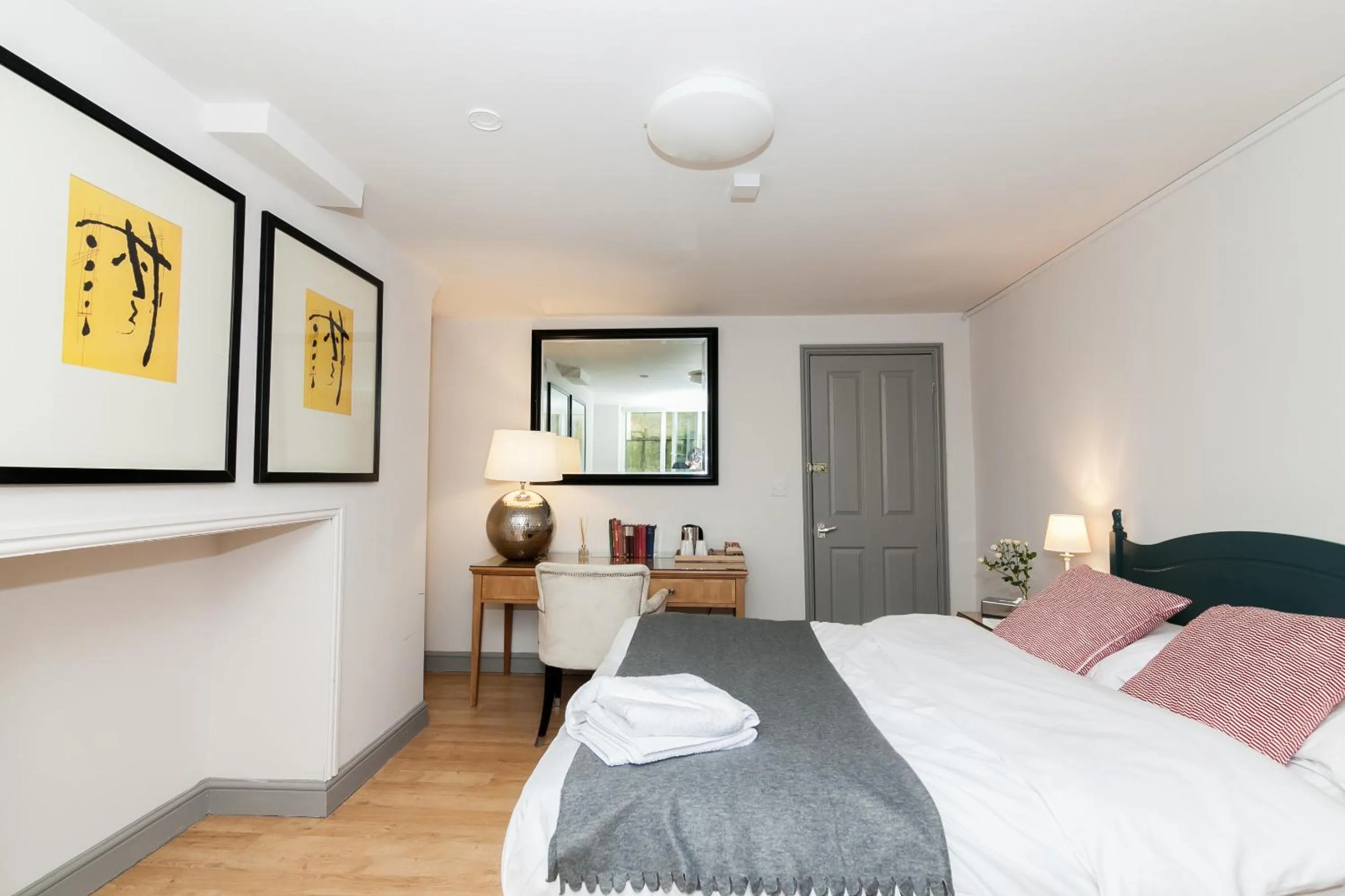 Photo of the whole room, Bed in Townhouse No 12