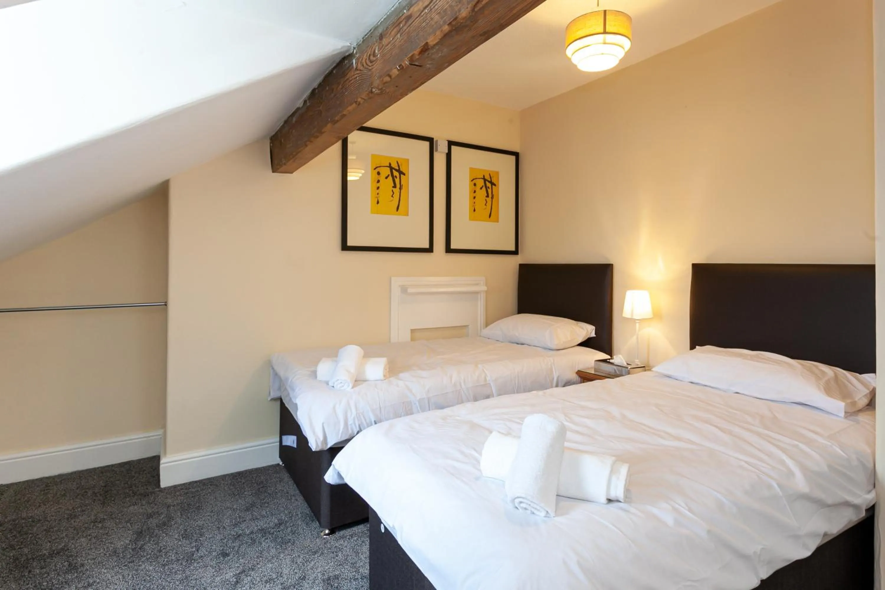 Photo of the whole room, Bed in Townhouse No 12